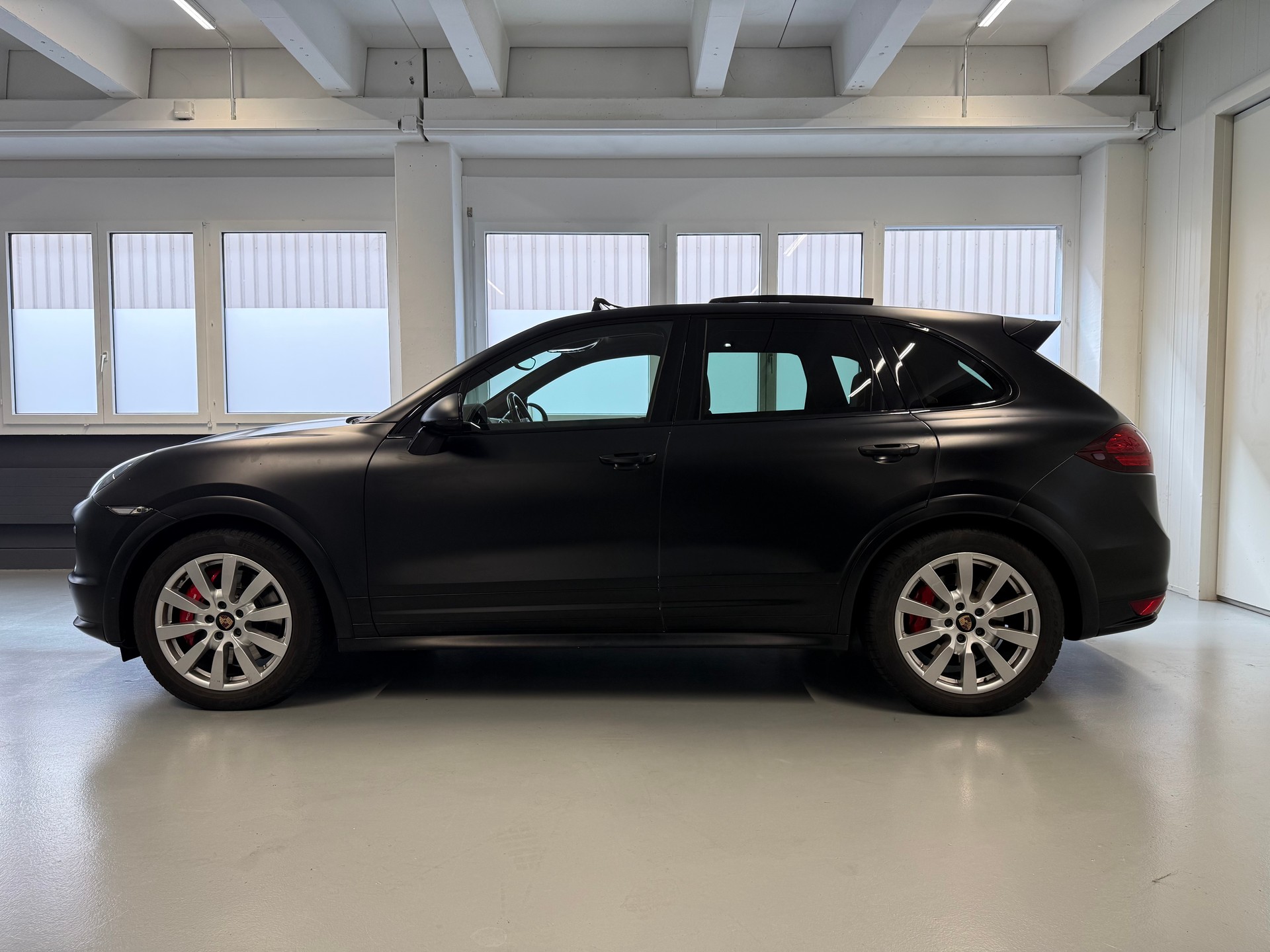 PORSCHE Cayenne Turbo S-image-2