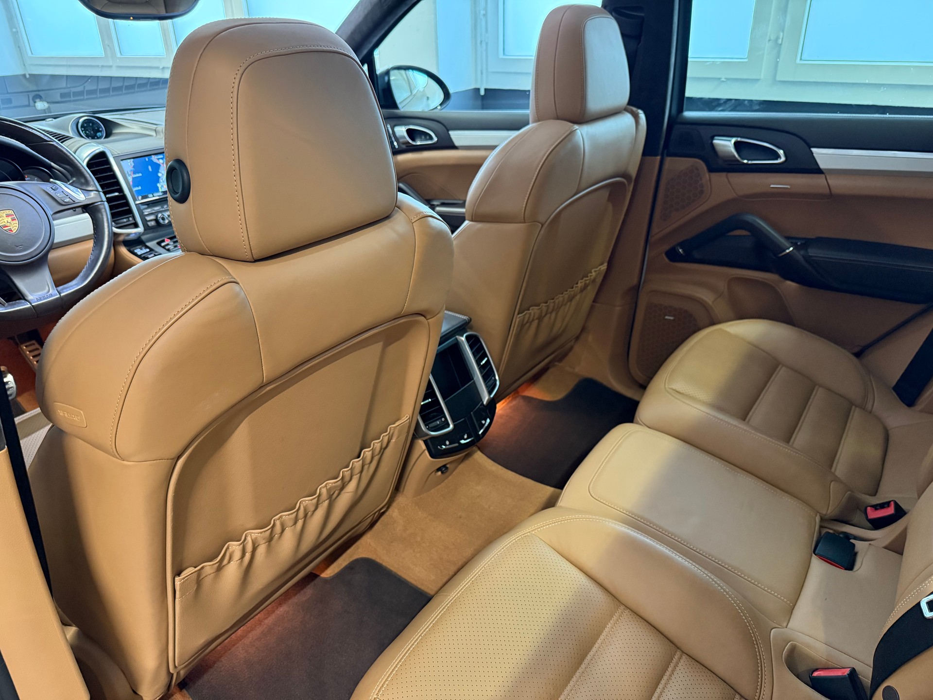PORSCHE Cayenne Turbo S-image-16