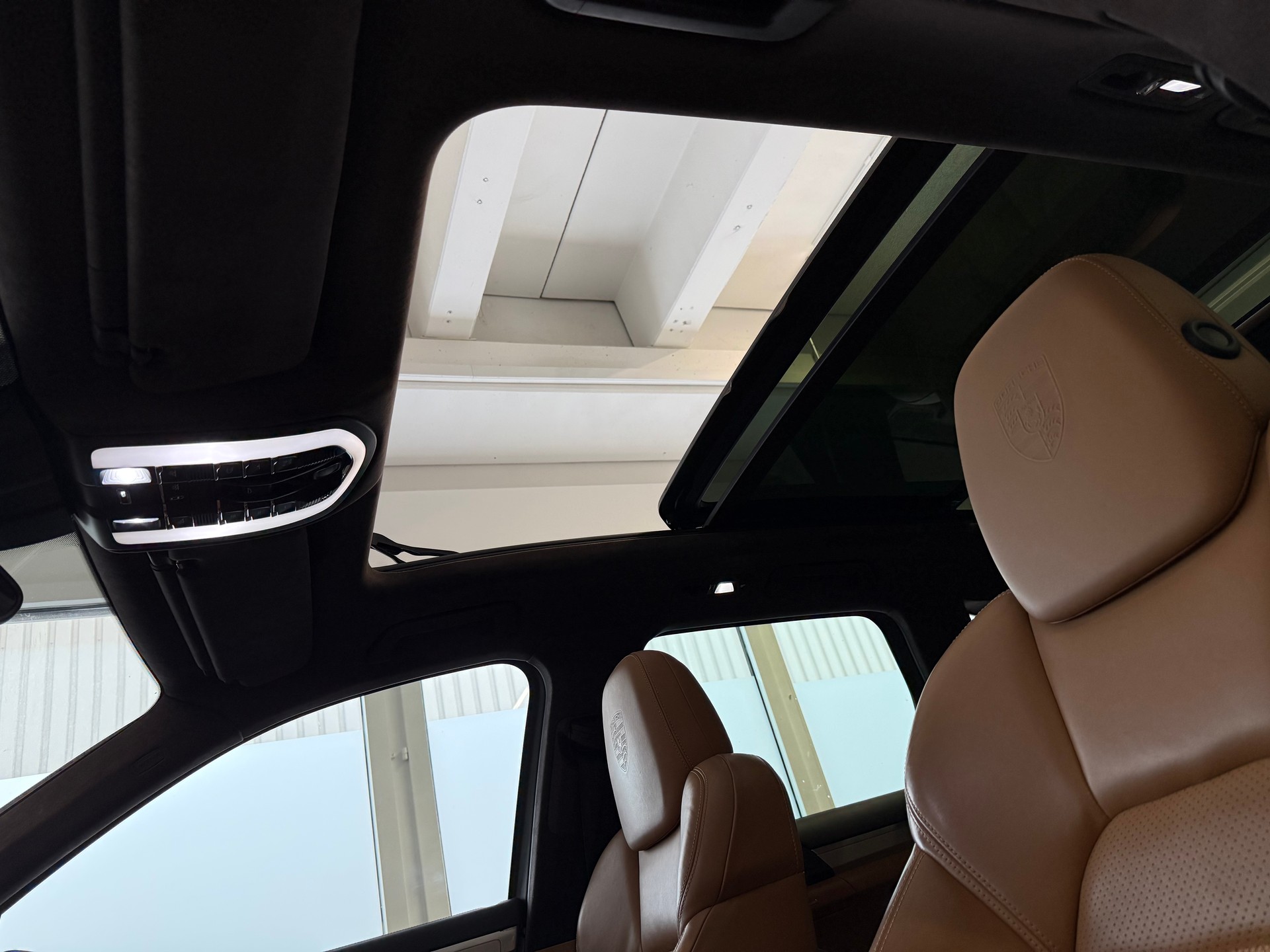 PORSCHE Cayenne Turbo S-image-15