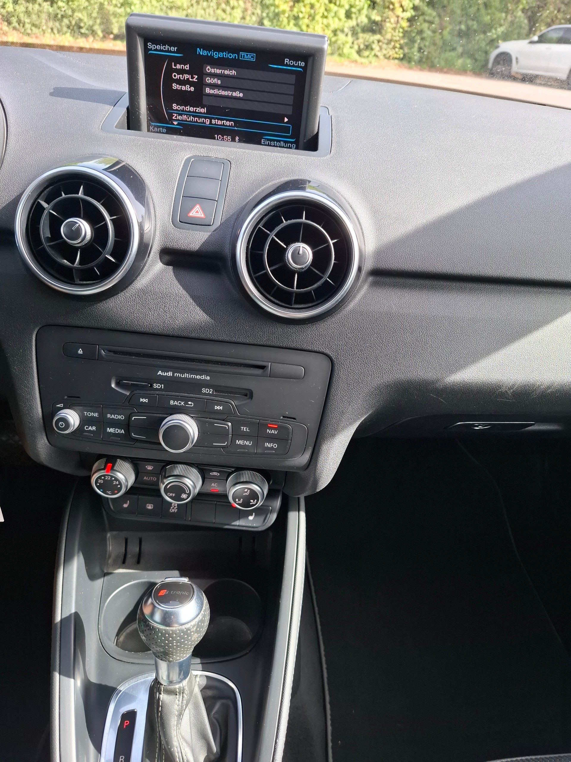 AUDI A1 Sport 1.4 TFSI Ambition S-tronic-image-12