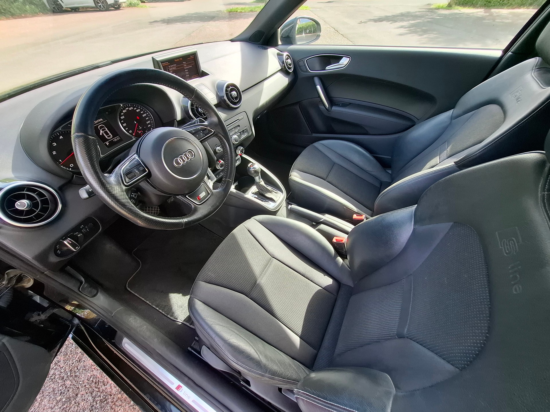 AUDI A1 Sport 1.4 TFSI Ambition S-tronic-image-10