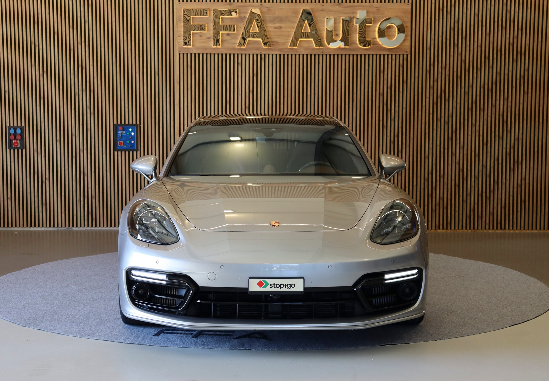 PORSCHE Panamera Sport Turismo 4.0 V8 Turbo-image-2