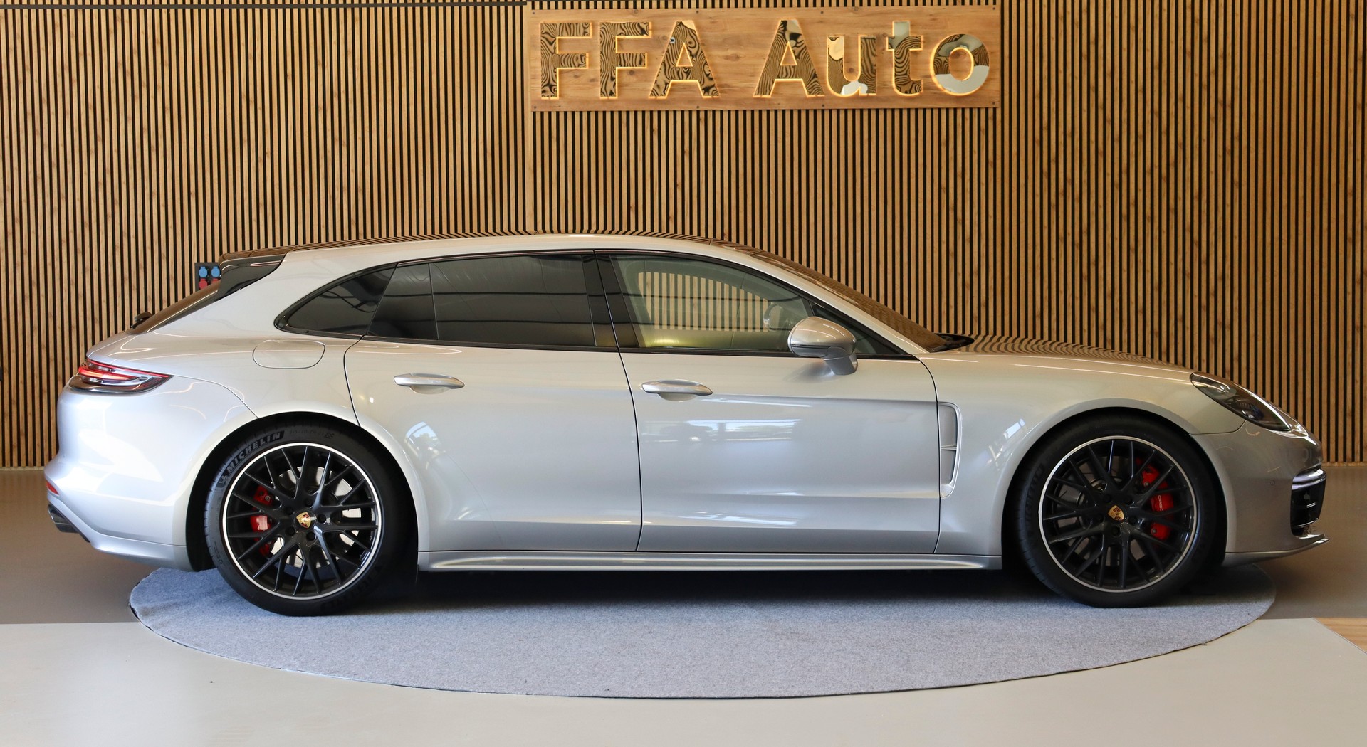 PORSCHE Panamera Sport Turismo 4.0 V8 Turbo-image-5