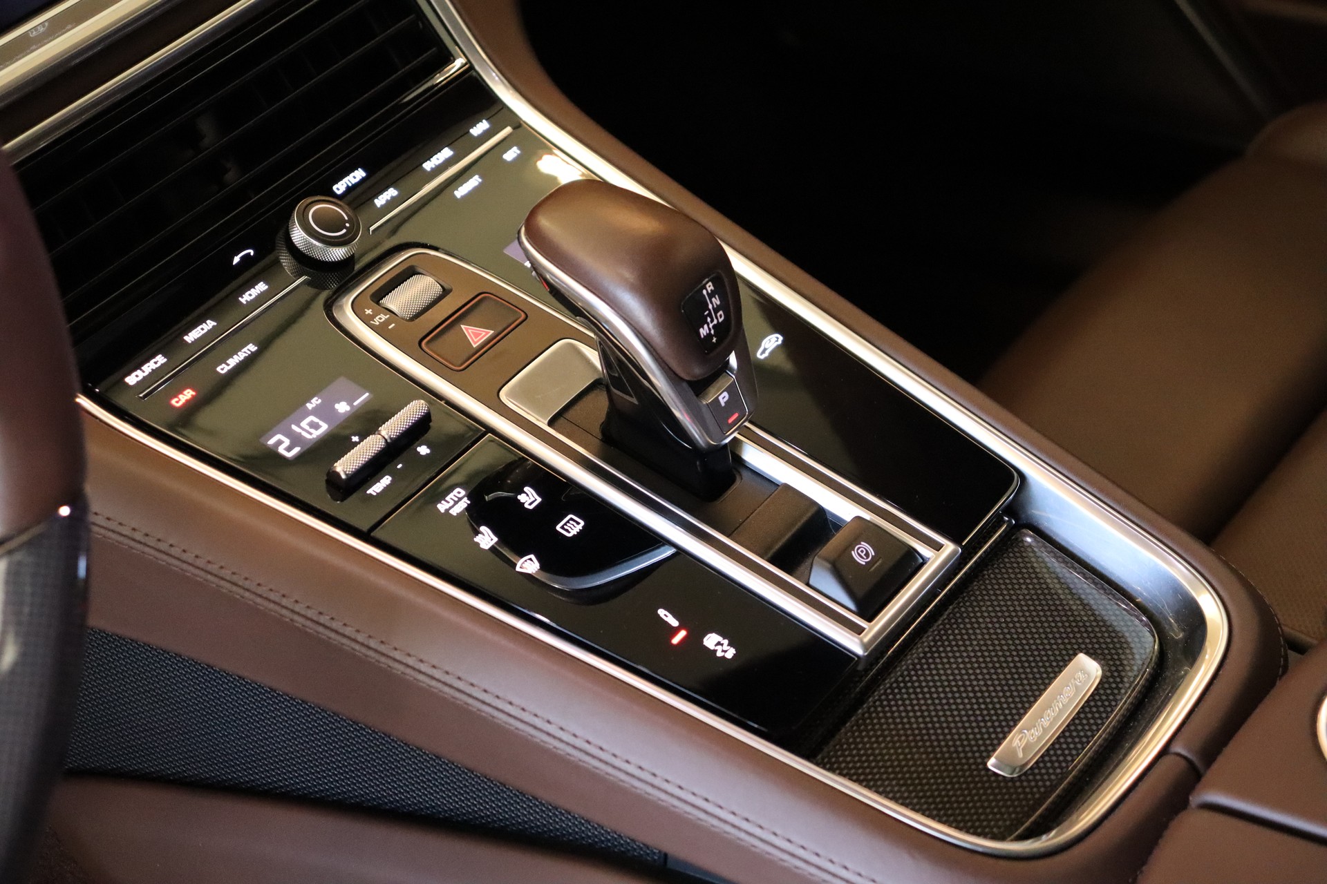 PORSCHE Panamera Sport Turismo 4.0 V8 Turbo-image-14