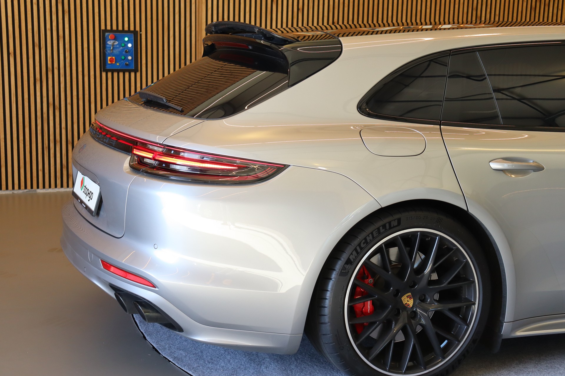 PORSCHE Panamera Sport Turismo 4.0 V8 Turbo-image-7