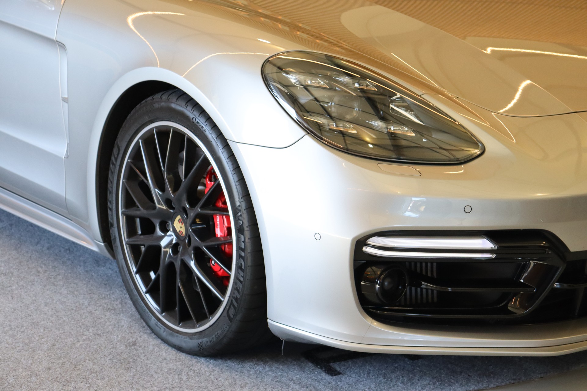 PORSCHE Panamera Sport Turismo 4.0 V8 Turbo-image-4