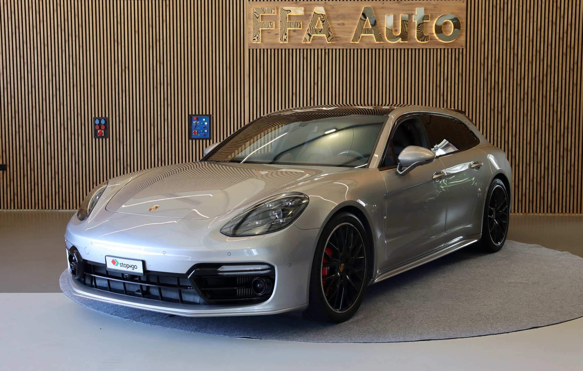 PORSCHE Panamera Sport Turismo 4.0 V8 Turbo-image-0