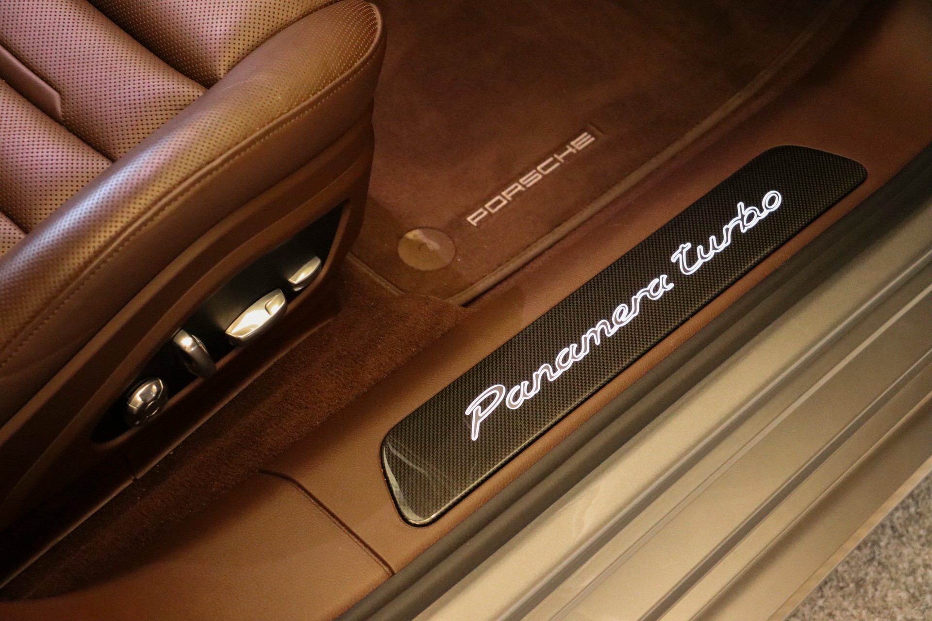 PORSCHE Panamera Sport Turismo 4.0 V8 Turbo-image-16