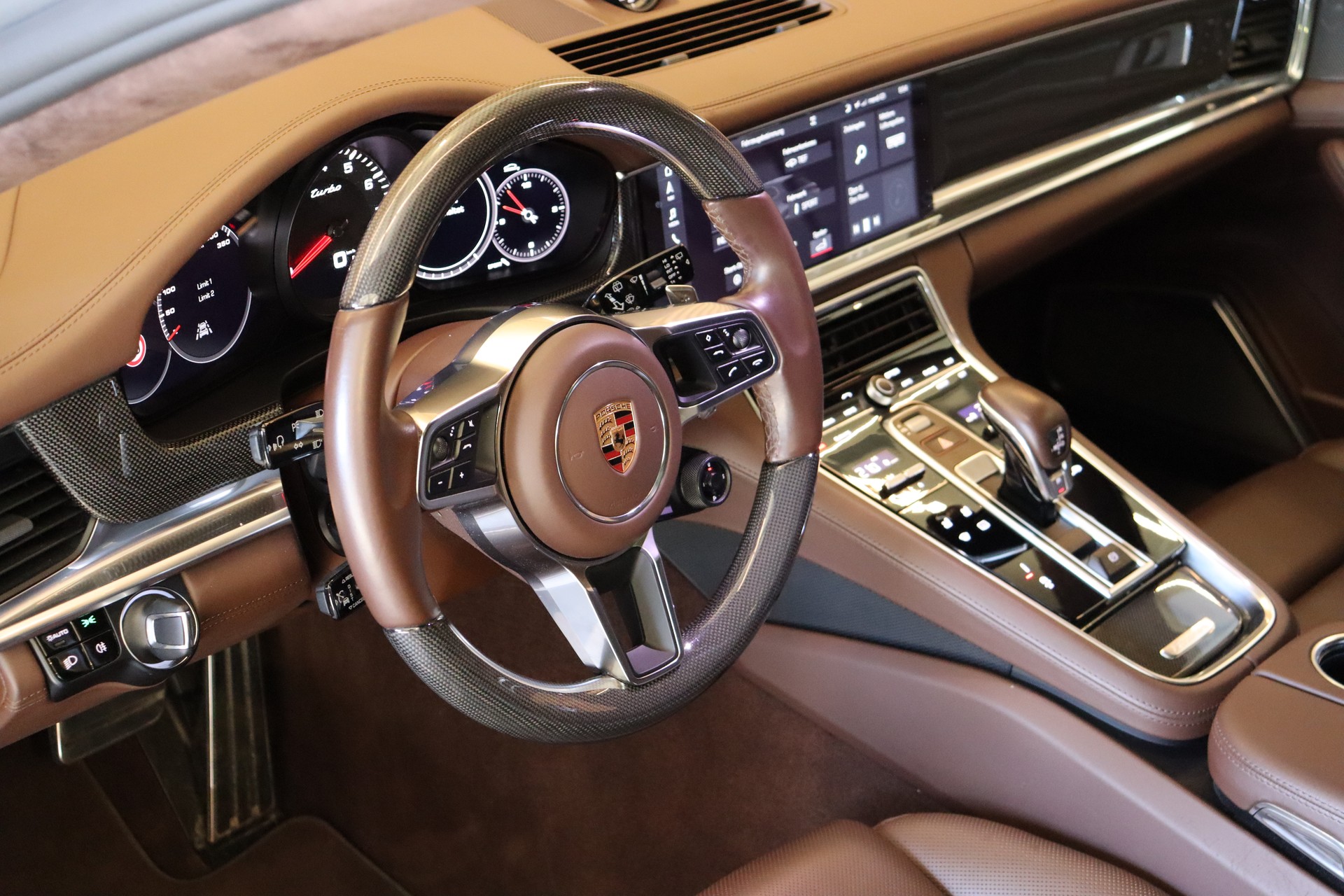 PORSCHE Panamera Sport Turismo 4.0 V8 Turbo-image-12