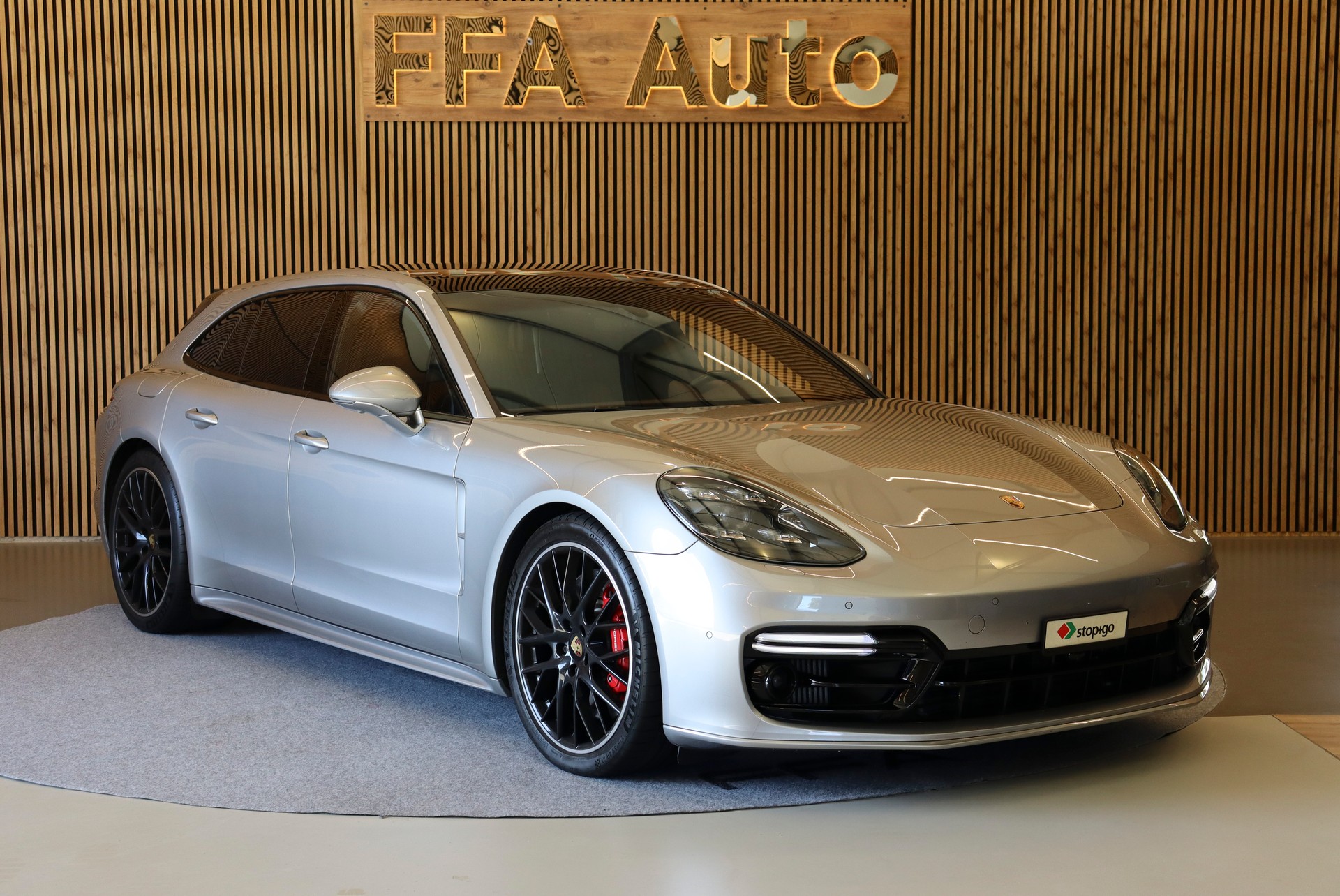 PORSCHE Panamera Sport Turismo 4.0 V8 Turbo-image-3