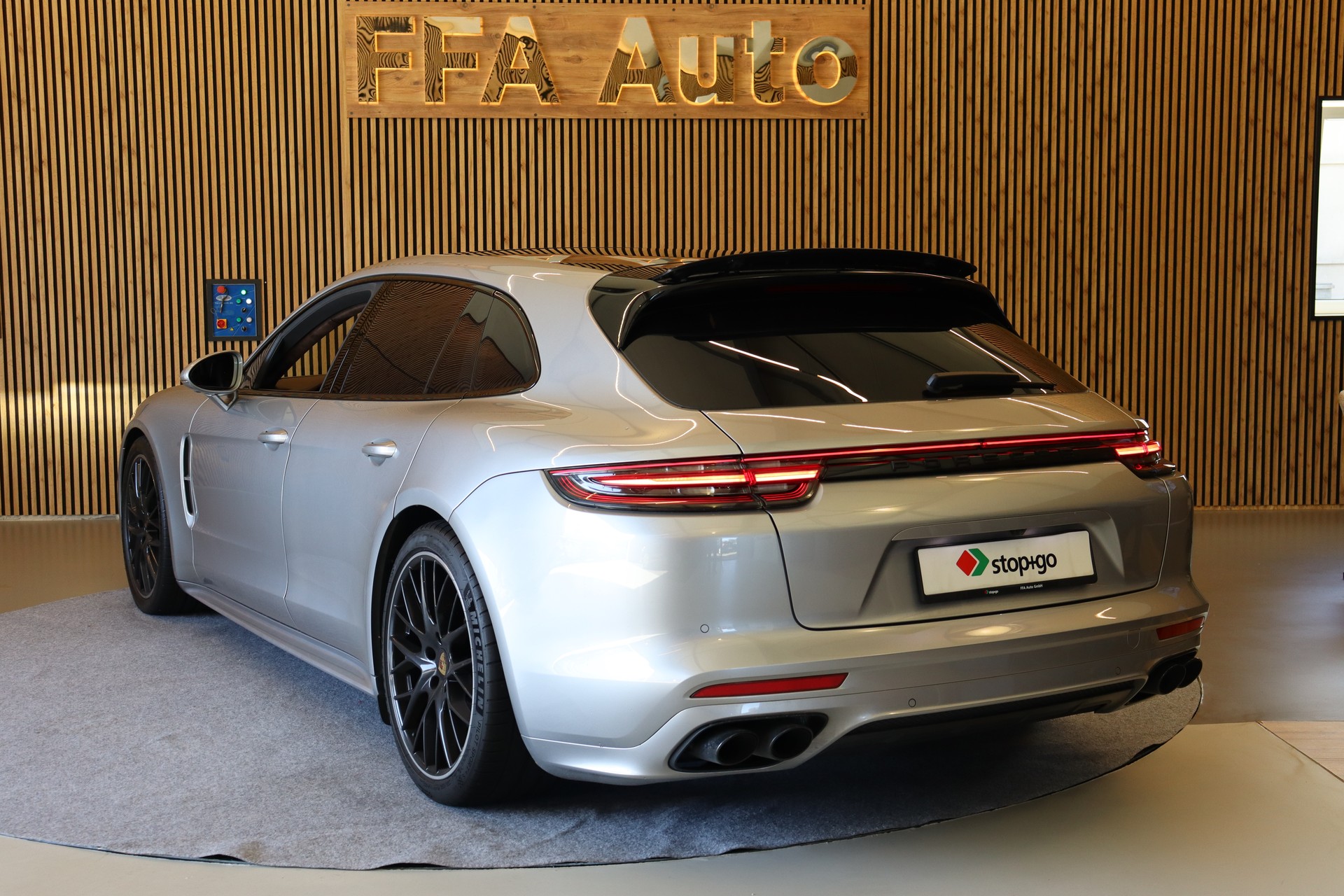 PORSCHE Panamera Sport Turismo 4.0 V8 Turbo-image-10