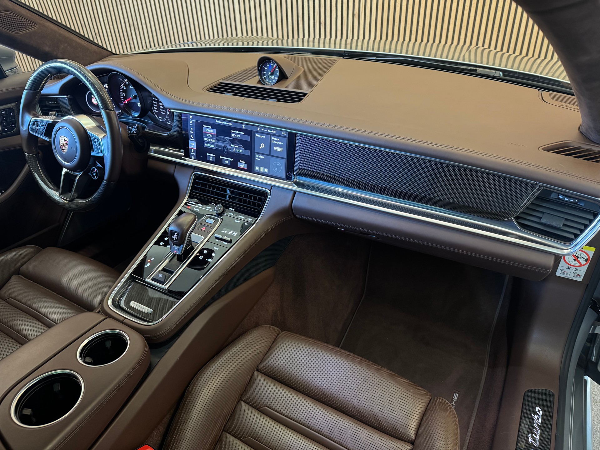 PORSCHE Panamera Sport Turismo 4.0 V8 Turbo-image-13