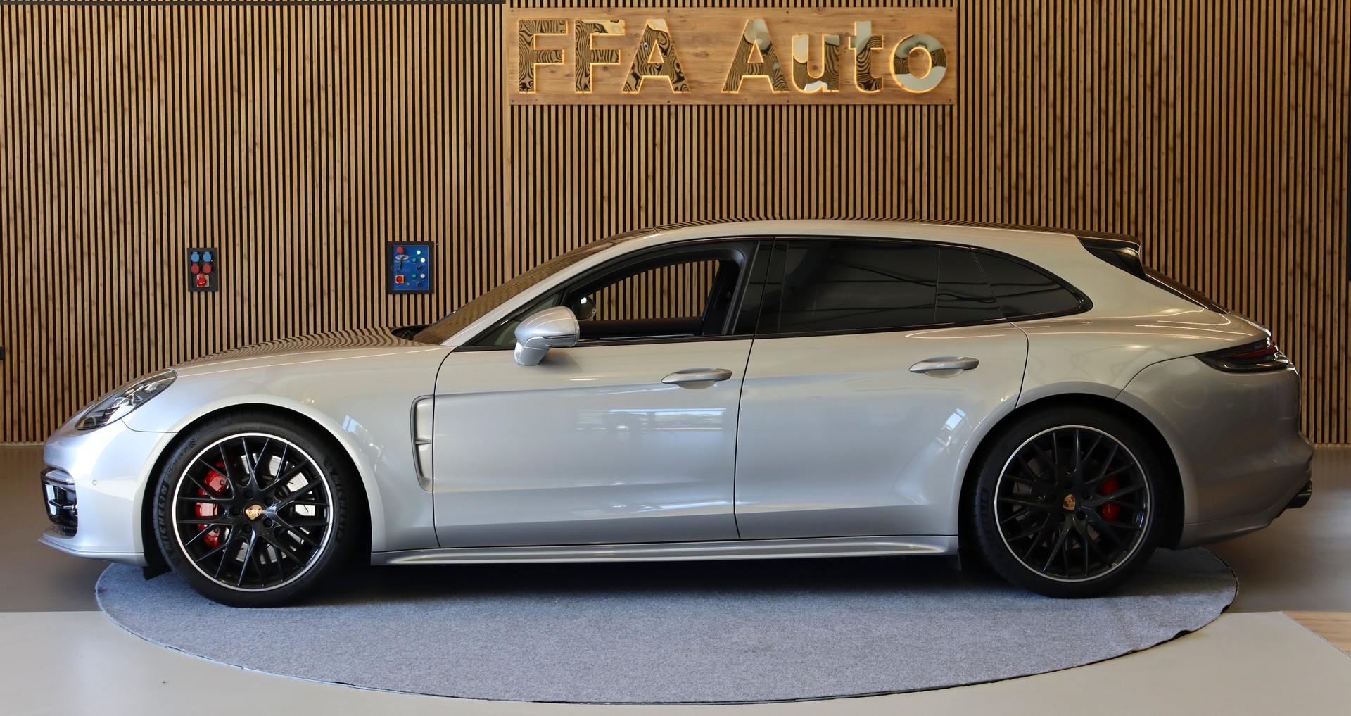 PORSCHE Panamera Sport Turismo 4.0 V8 Turbo-image-11