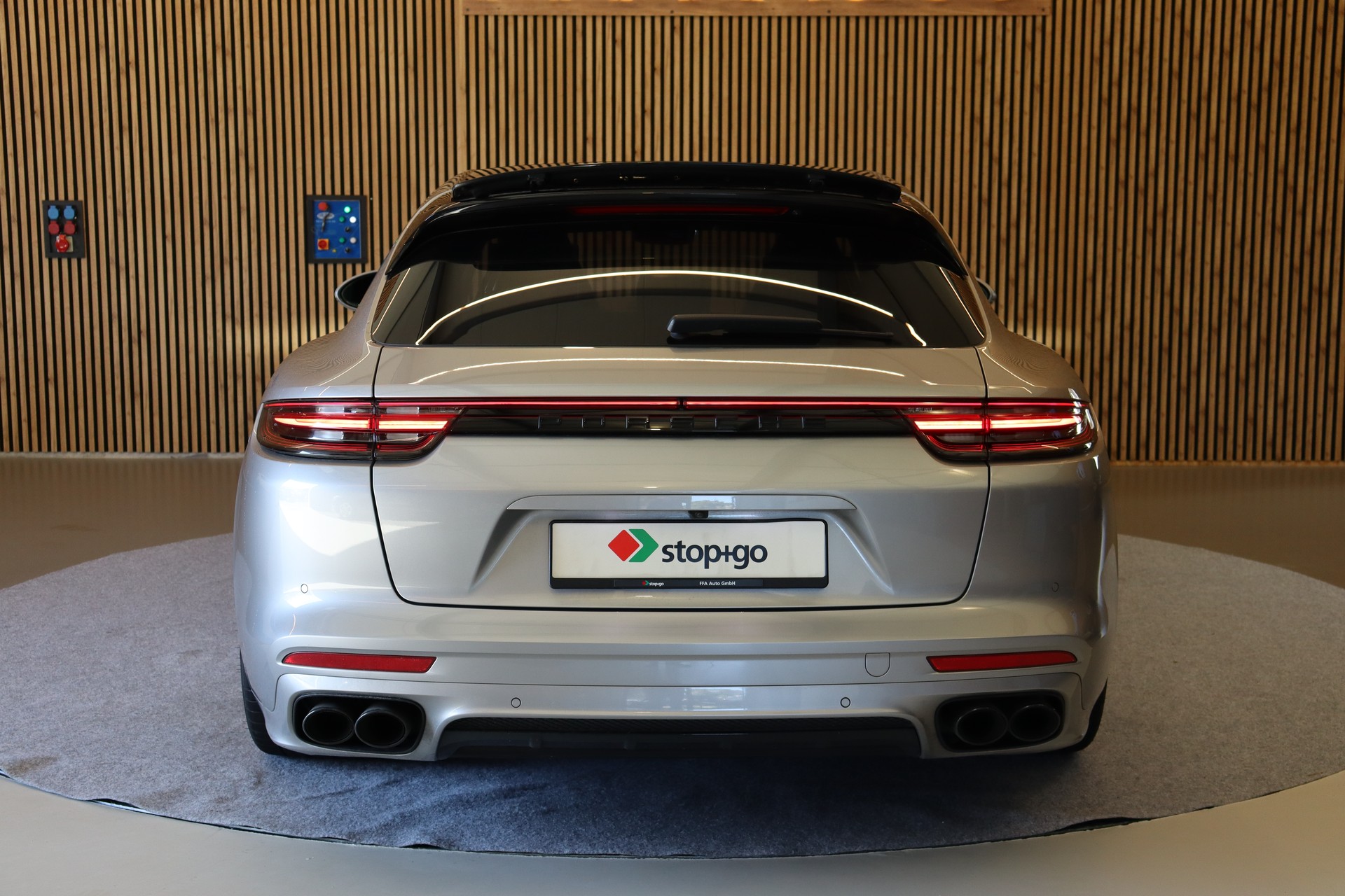 PORSCHE Panamera Sport Turismo 4.0 V8 Turbo-image-9