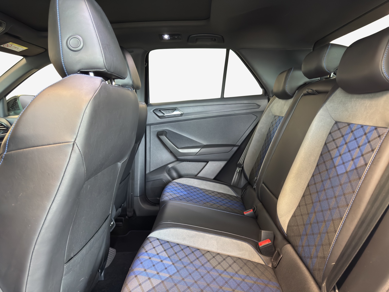 VW T-Roc 2.0 TSI R DSG 4Motion-image-11