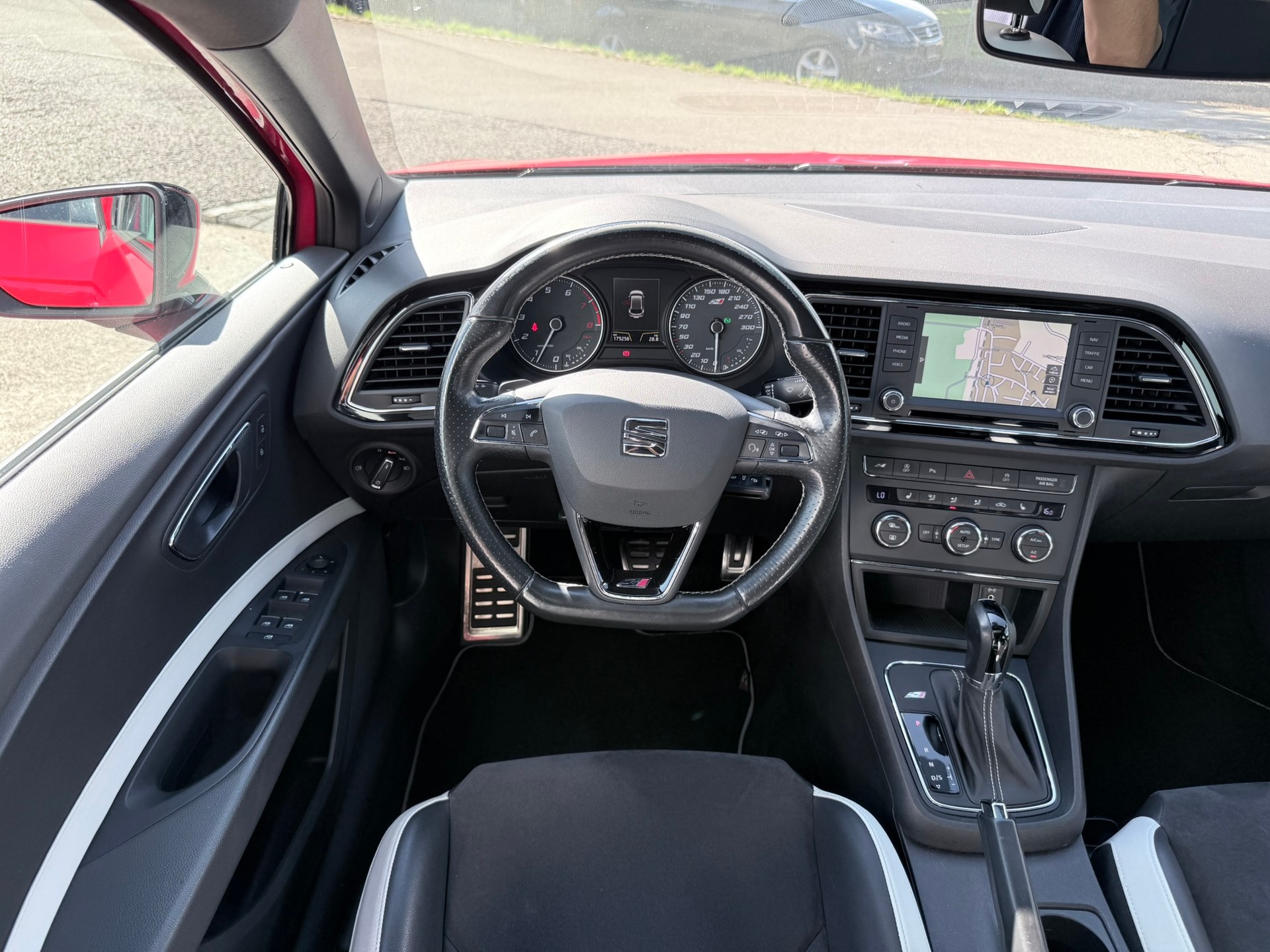 SEAT Leon 2.0 TSI Cupra 290 DSG-image-22