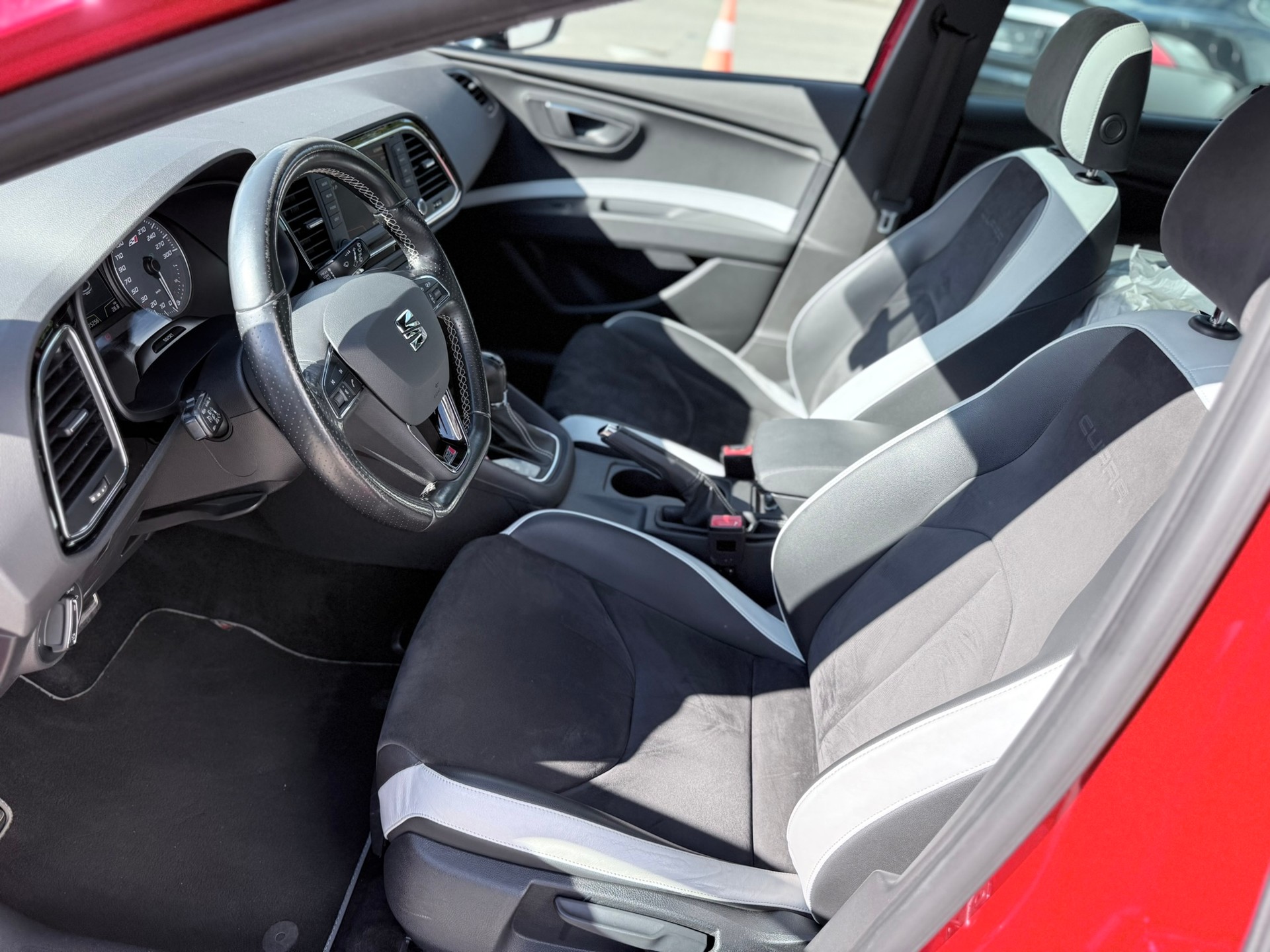 SEAT Leon 2.0 TSI Cupra 290 DSG-image-15
