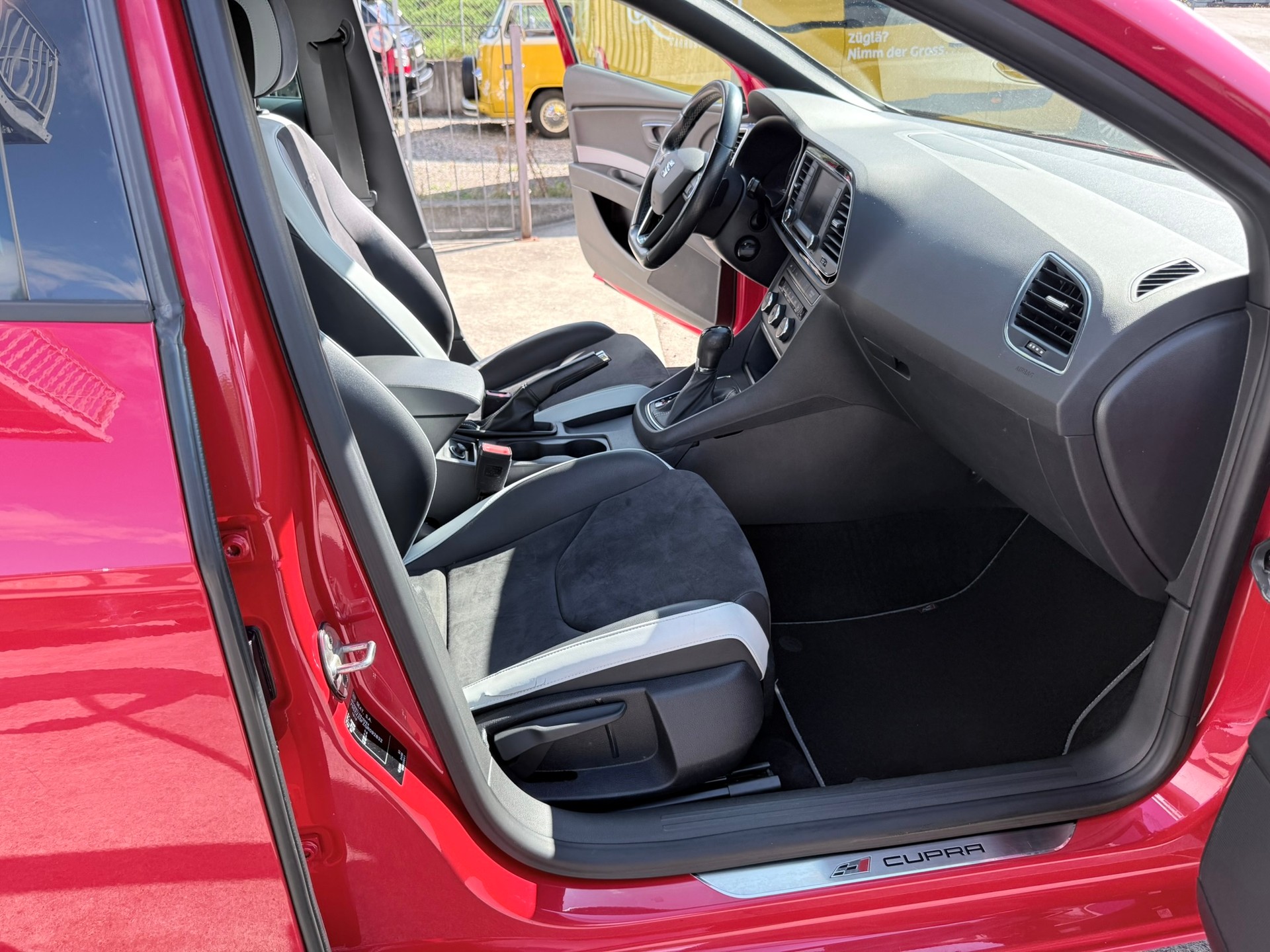 SEAT Leon 2.0 TSI Cupra 290 DSG-image-13