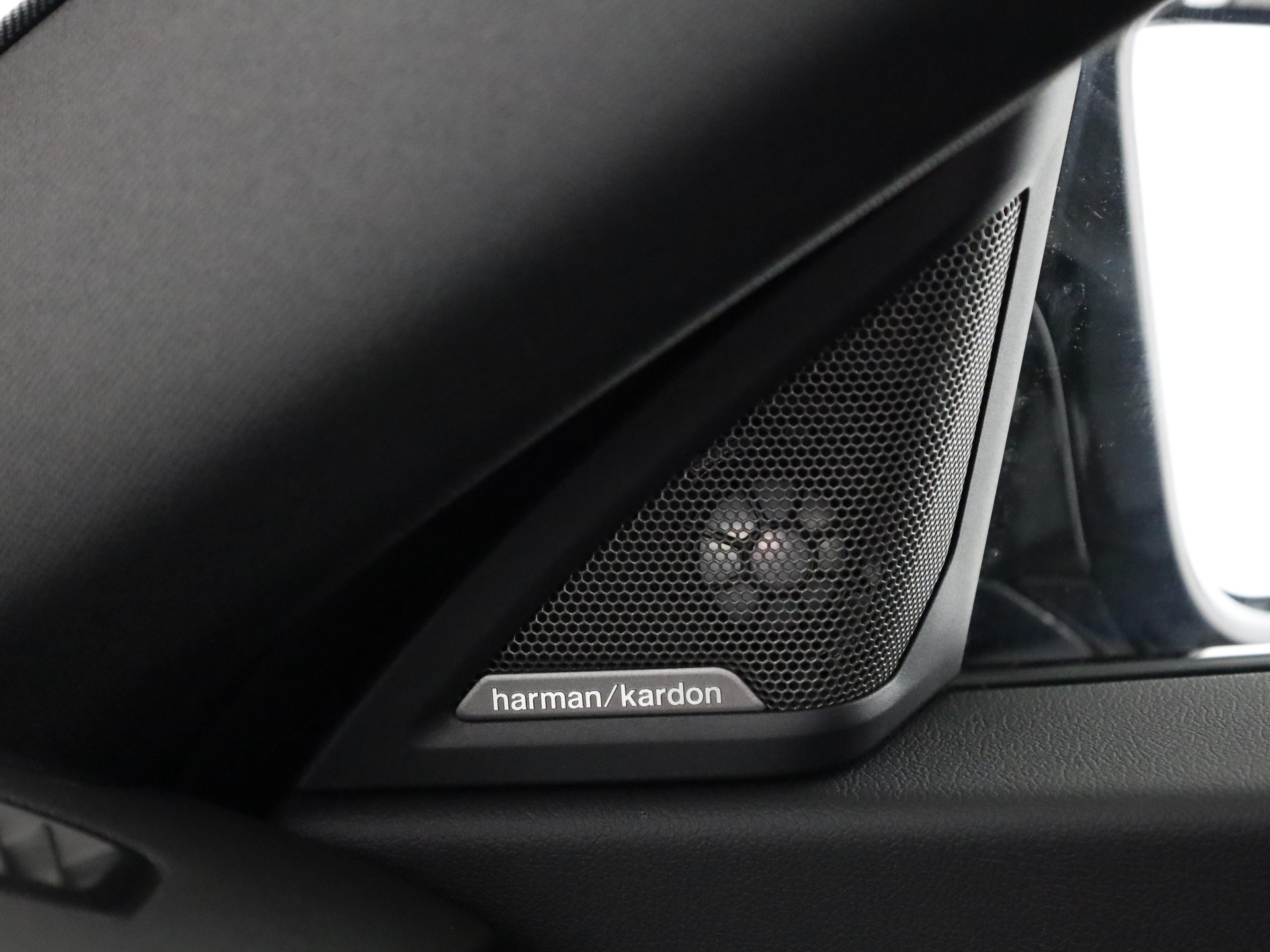 BMW M240i xDrive Coupé-image-16