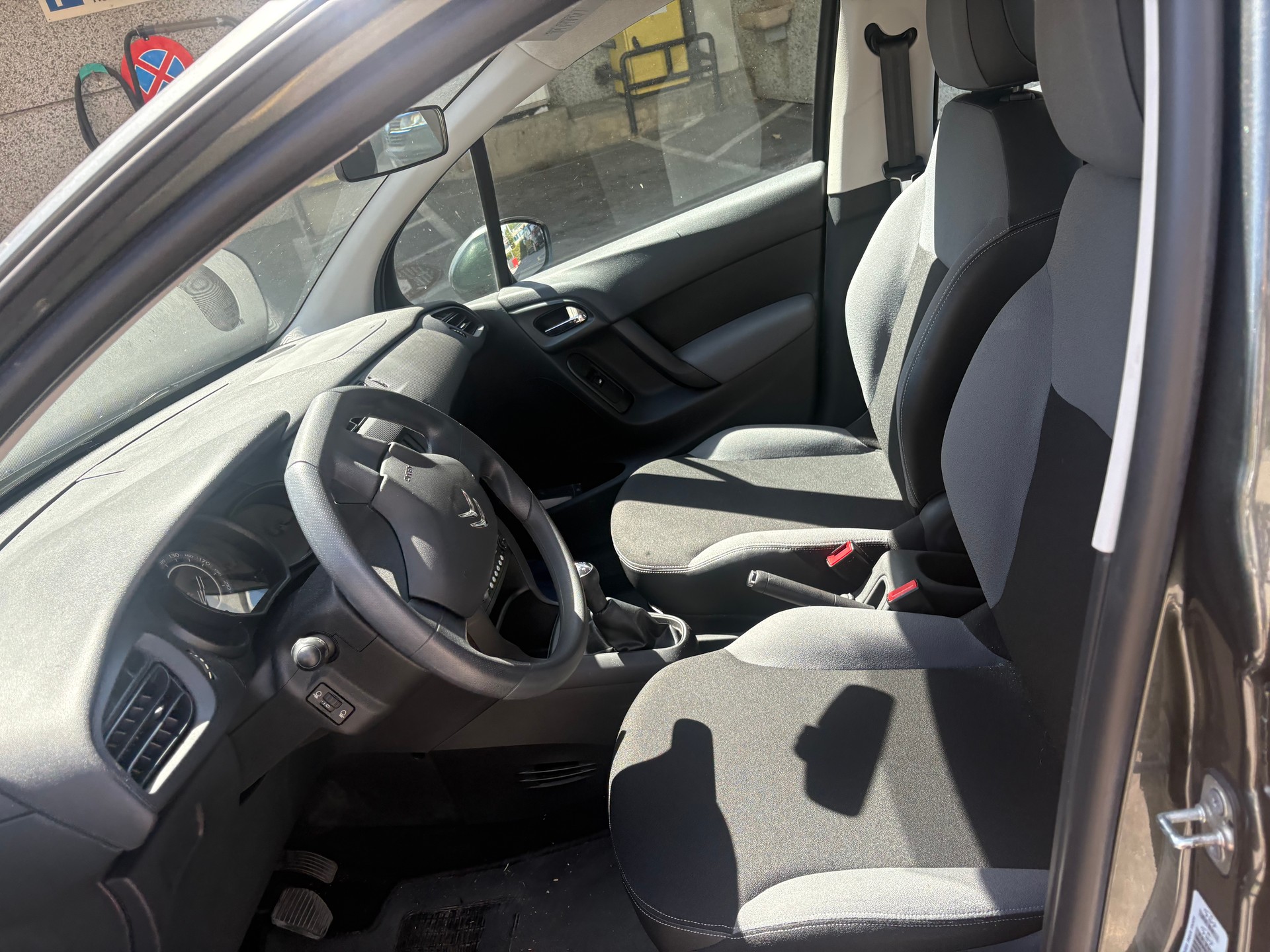 CITROEN C3 1.4i 16V Chic-image-5