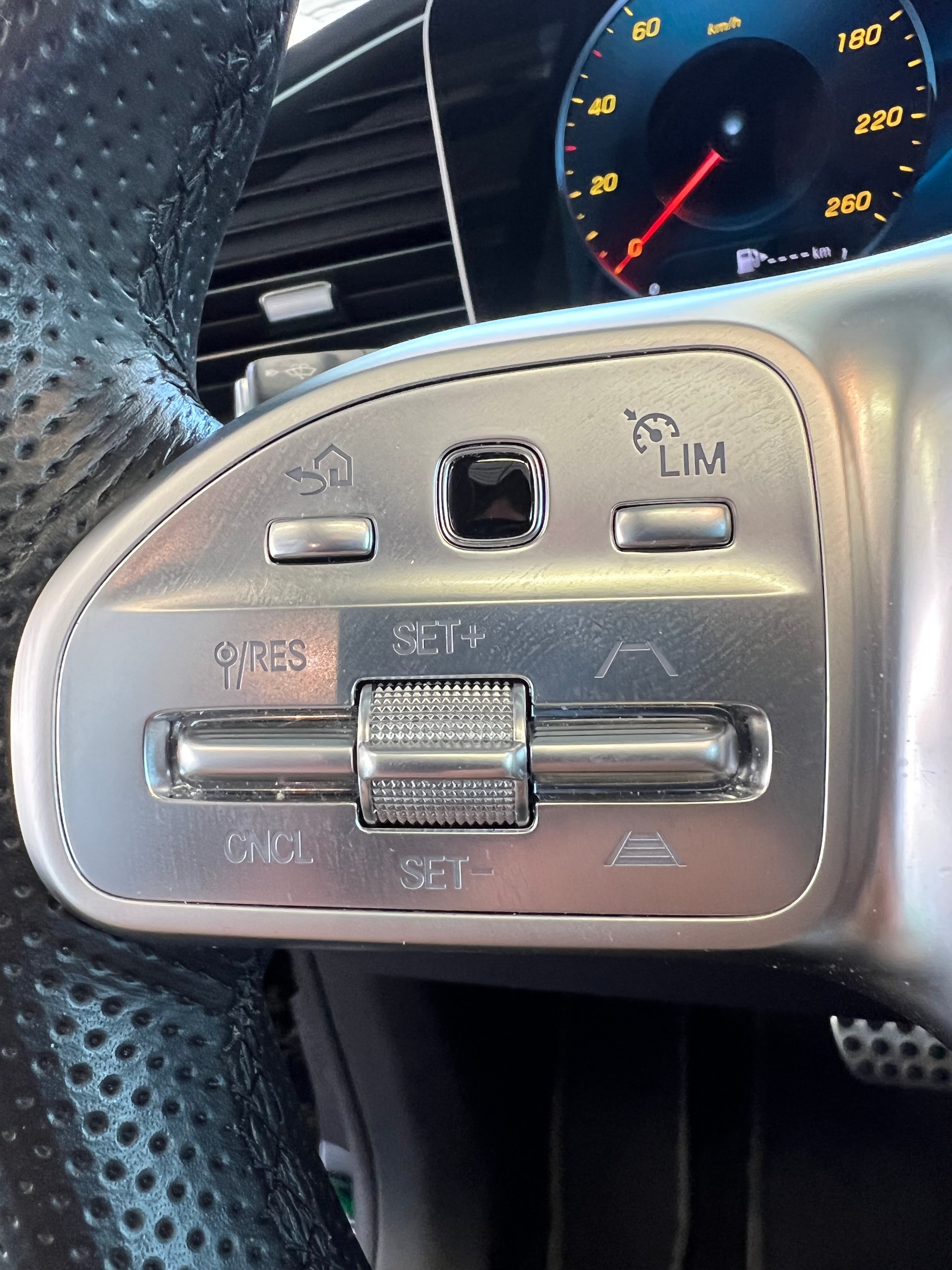 MERCEDES-BENZ GLE 450 4Matic AMG Line 9G-Tronic | CH | 7 Sitz | Airmatic | Night | Panorama | AHK |-image-9