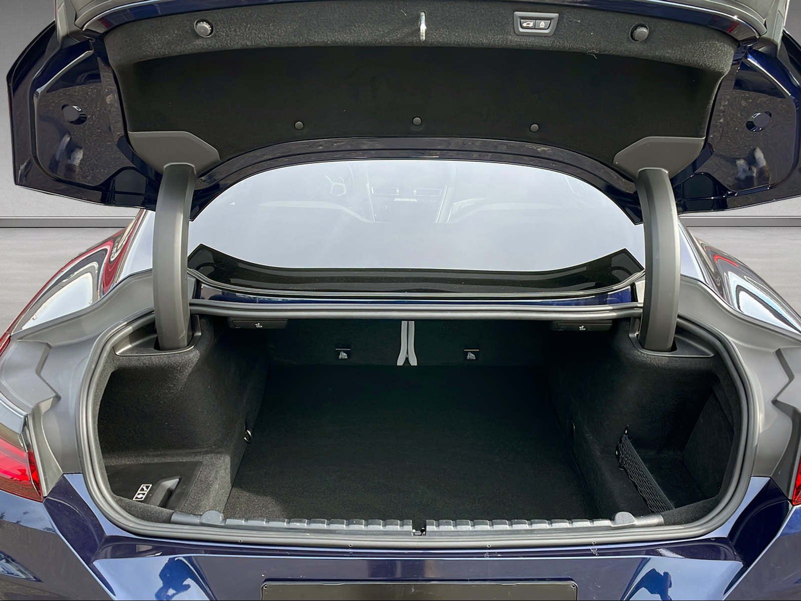 BMW M8 xDrive M Competition Steptronic-image-13