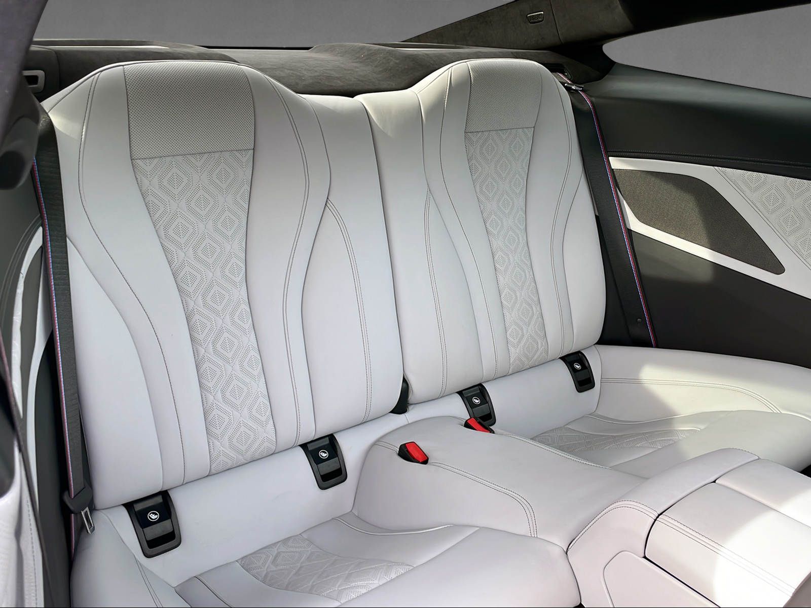 BMW M8 xDrive M Competition Steptronic-image-12
