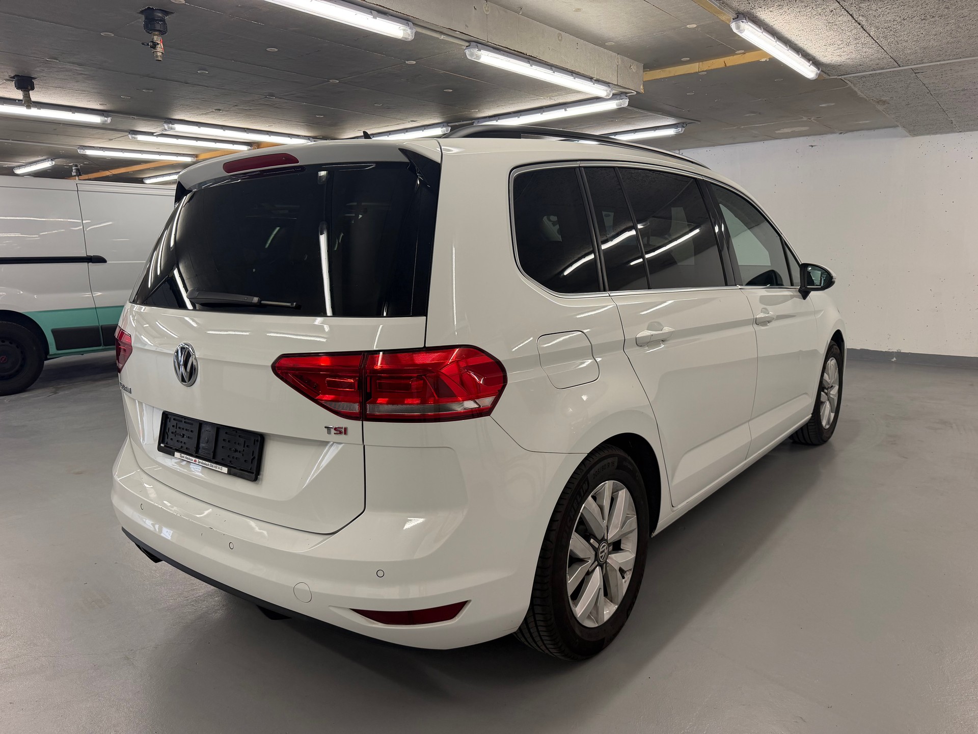 VW Touran 1.4 TSI BlueMotion Technology Highline DSG-image-3
