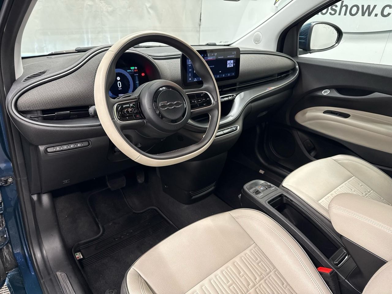 FIAT 500 C electric 87 kW La Prima By Bocelli-showroom-element-2