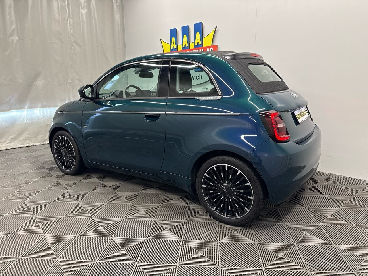 FIAT 500 C electric 87 kW La Prima By Bocelli-showroom-element-1