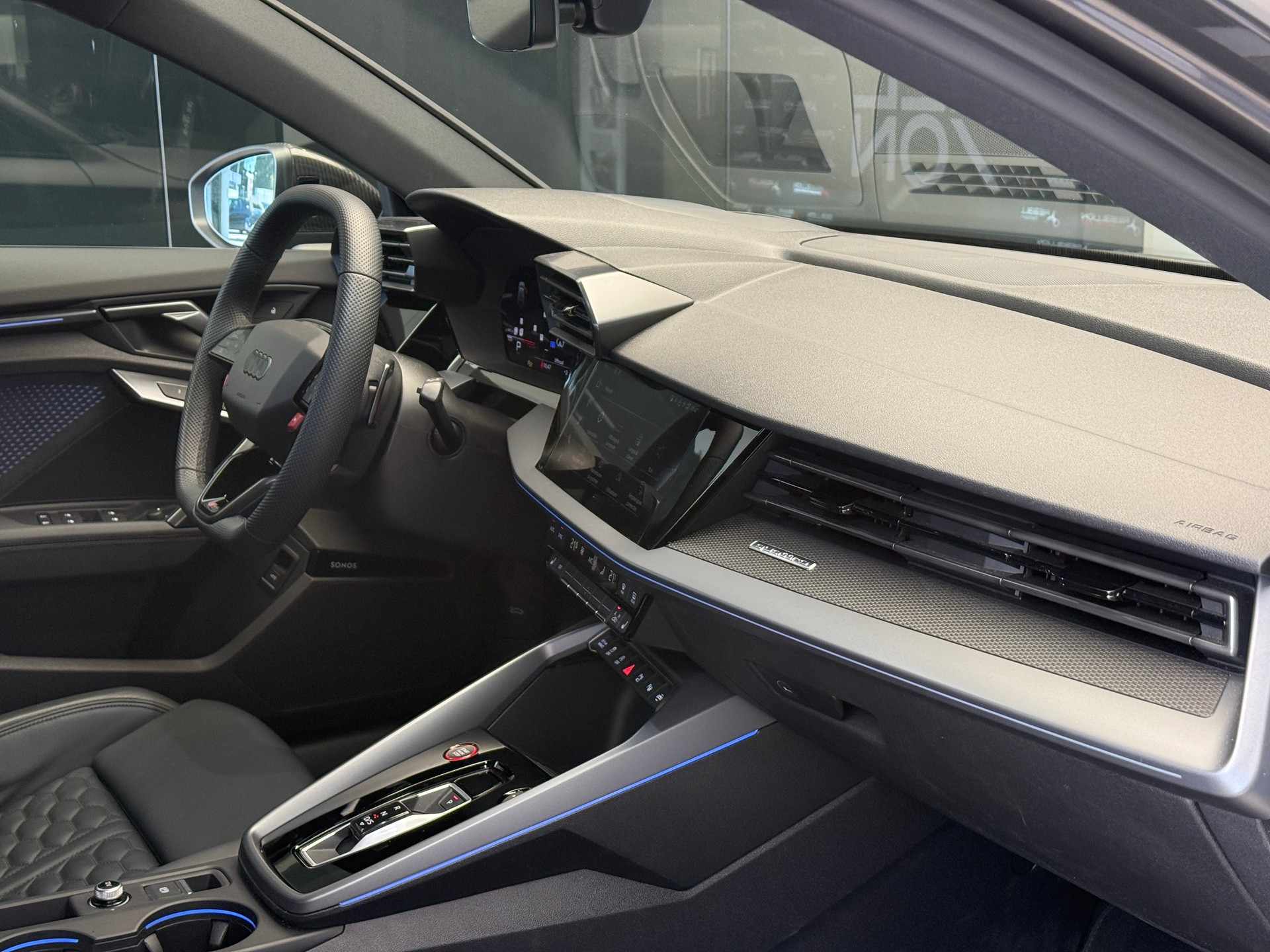 AUDI RS3 Sportback 2.5 TSI quattro S-tronic-image-16