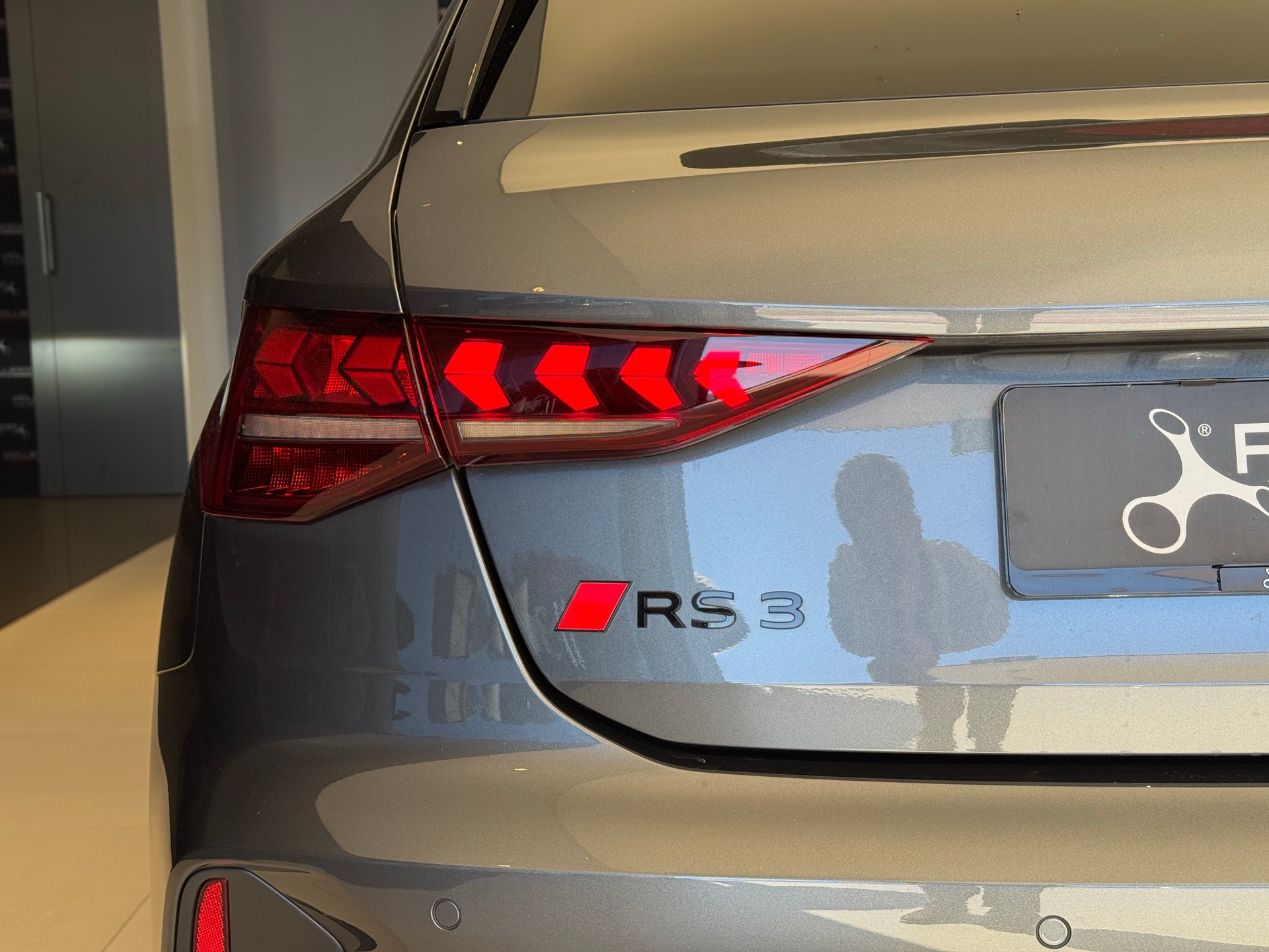 AUDI RS3 Sportback 2.5 TSI quattro S-tronic-image-10