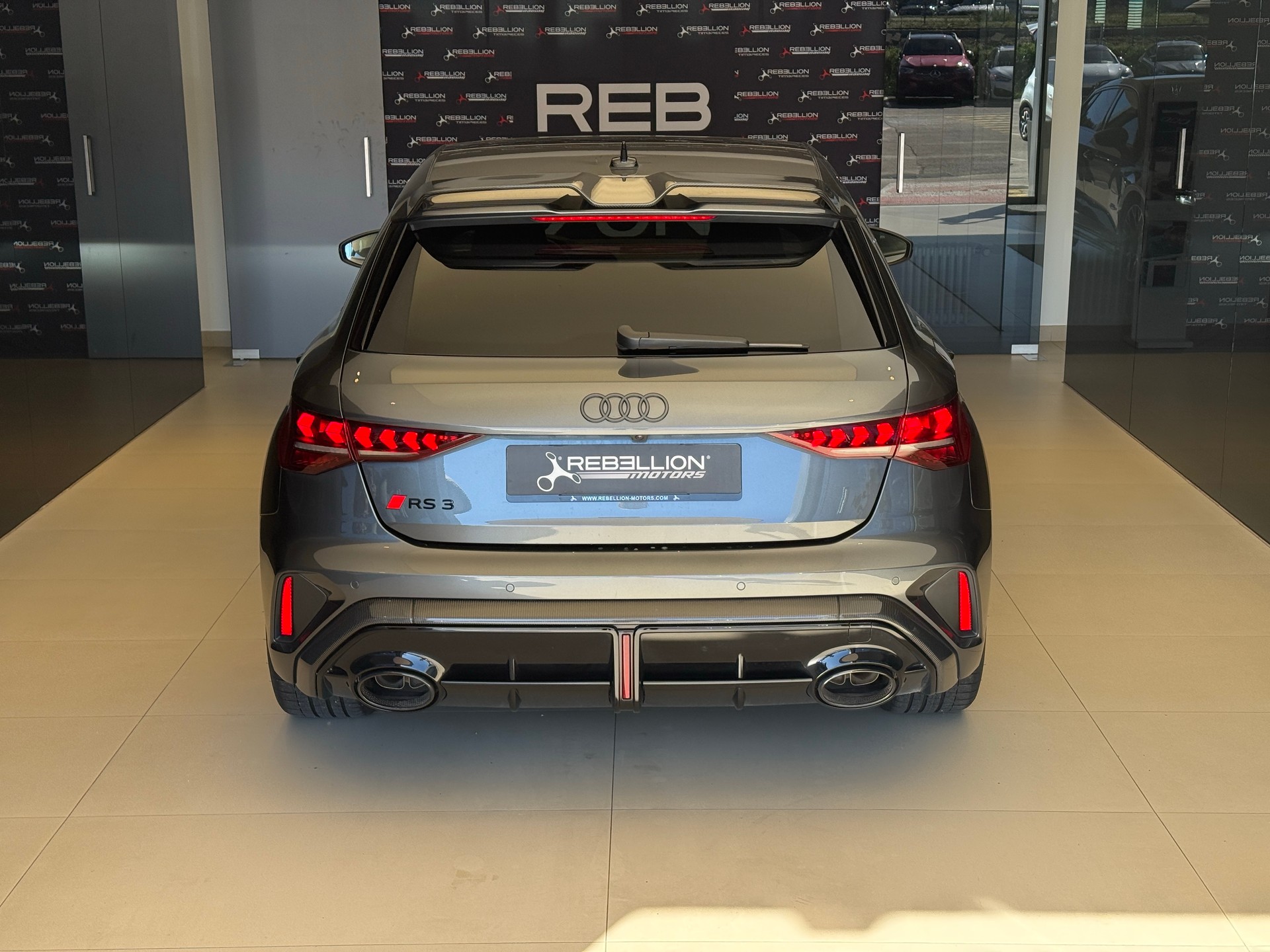AUDI RS3 Sportback 2.5 TSI quattro S-tronic-image-8