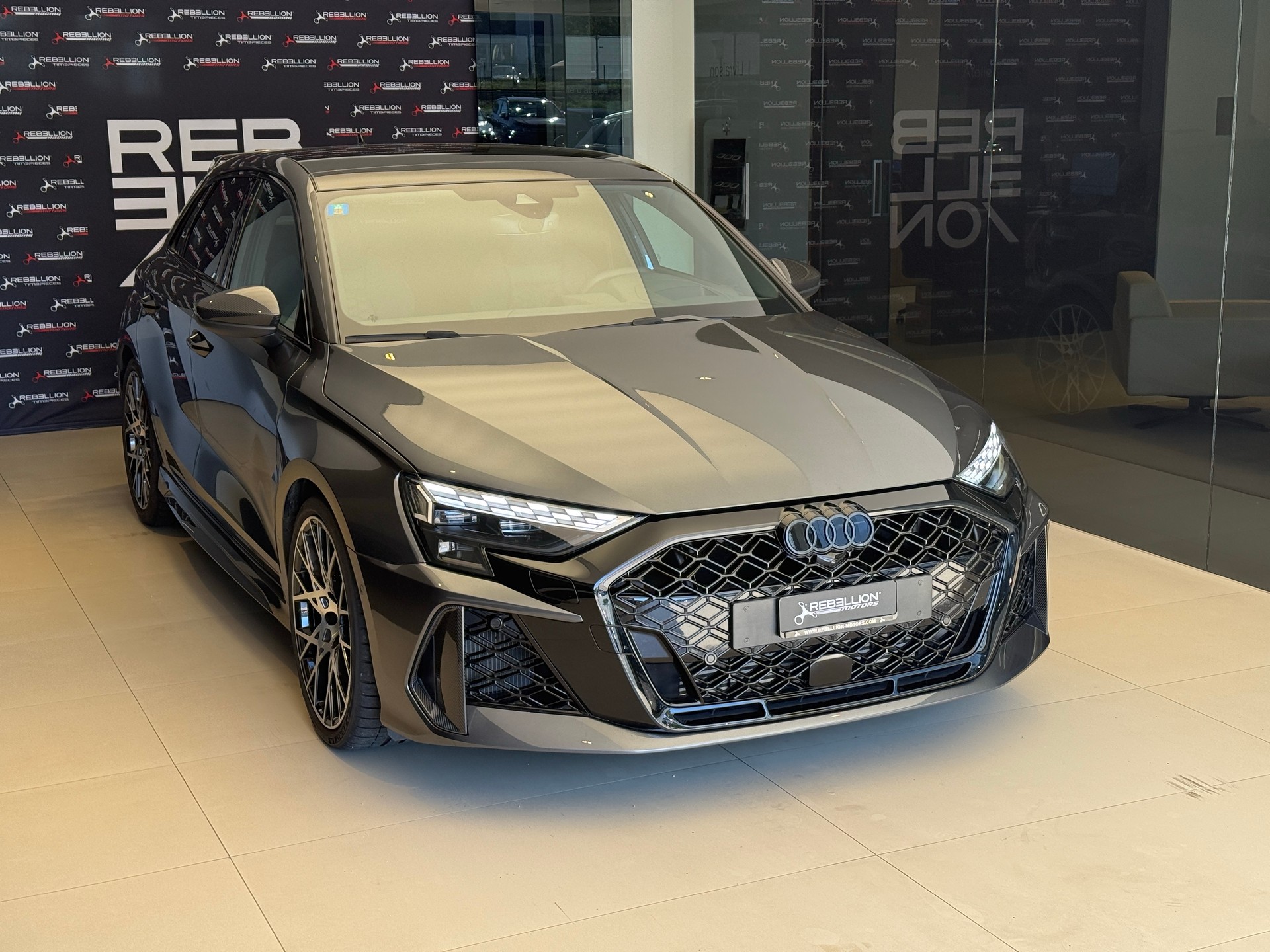 AUDI RS3 Sportback 2.5 TSI quattro S-tronic-image-2