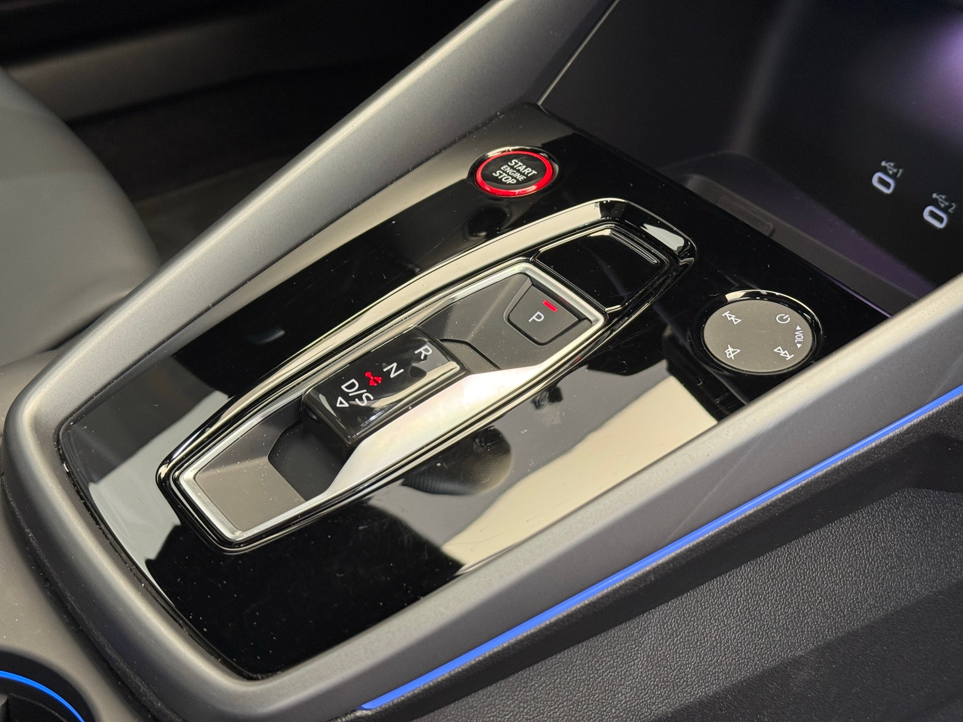 AUDI RS3 Sportback 2.5 TSI quattro S-tronic-image-18