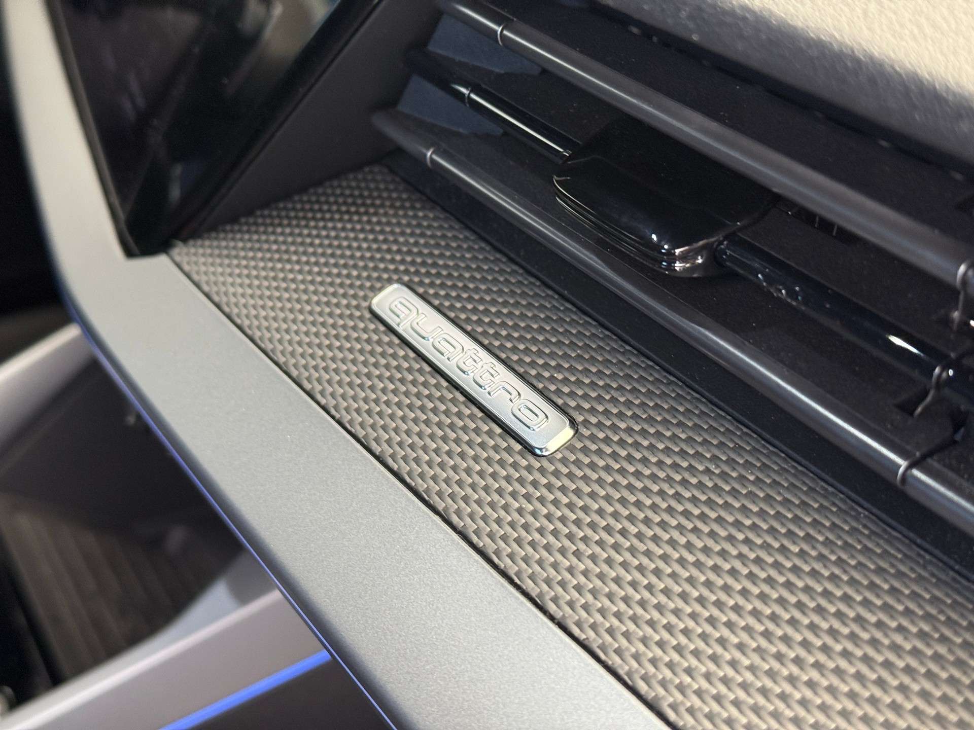 AUDI RS3 Sportback 2.5 TSI quattro S-tronic-image-17