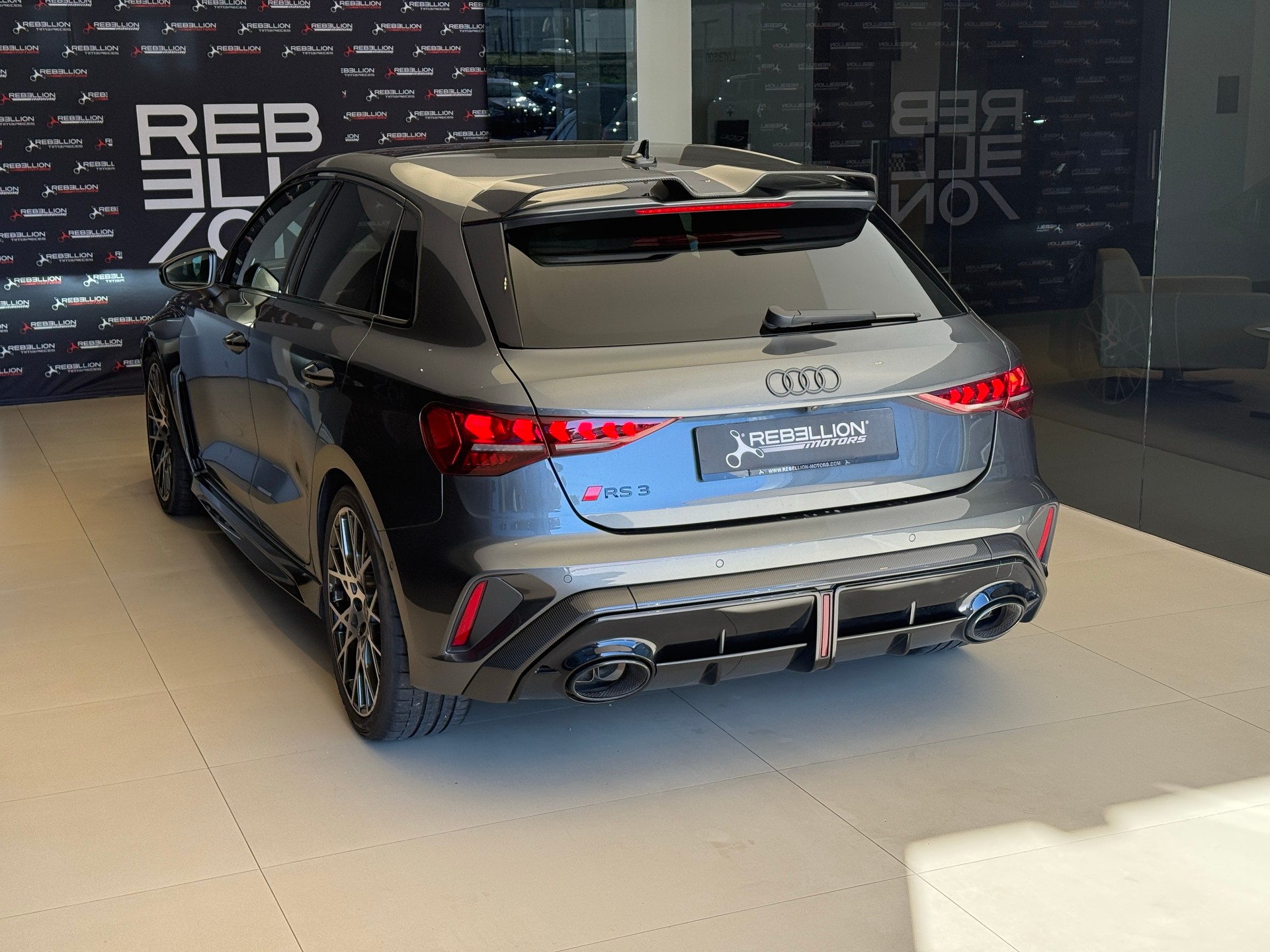 AUDI RS3 Sportback 2.5 TSI quattro S-tronic-image-9