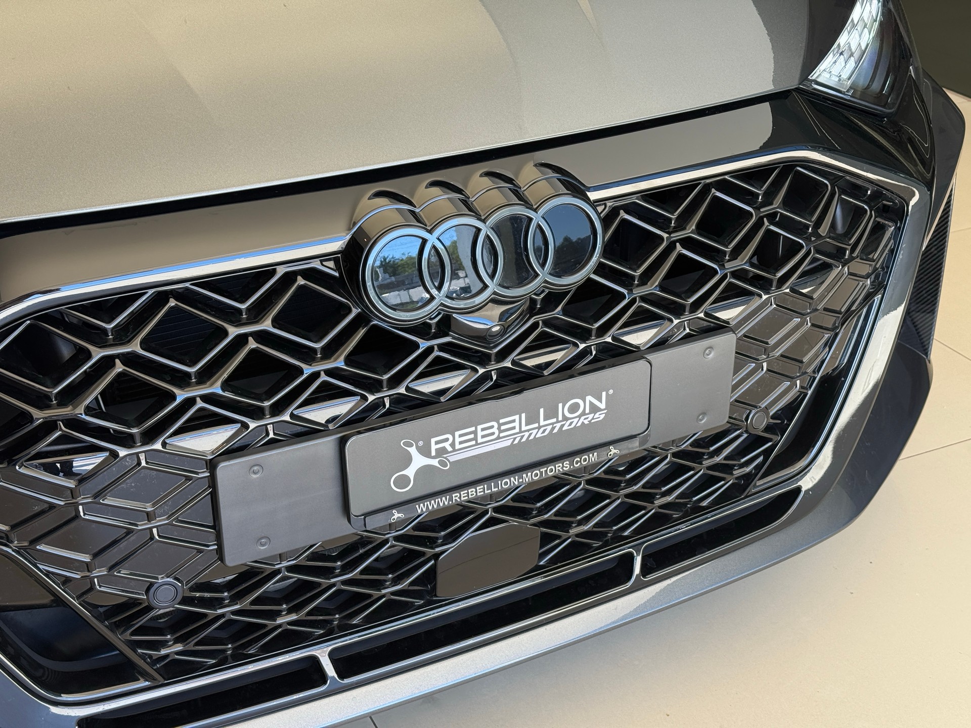 AUDI RS3 Sportback 2.5 TSI quattro S-tronic-image-4