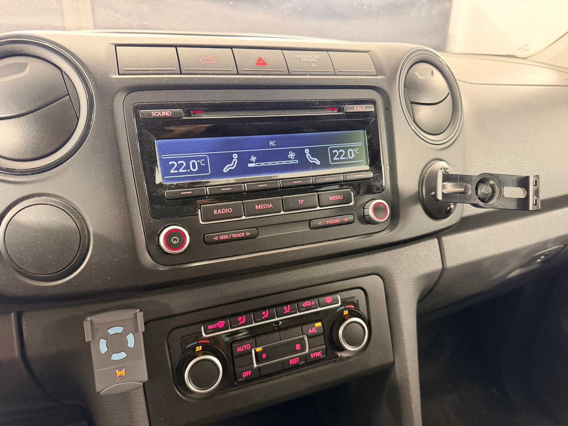 VW Amarok 2.0 BiTDI Startline 4Motion permanent A-image-12