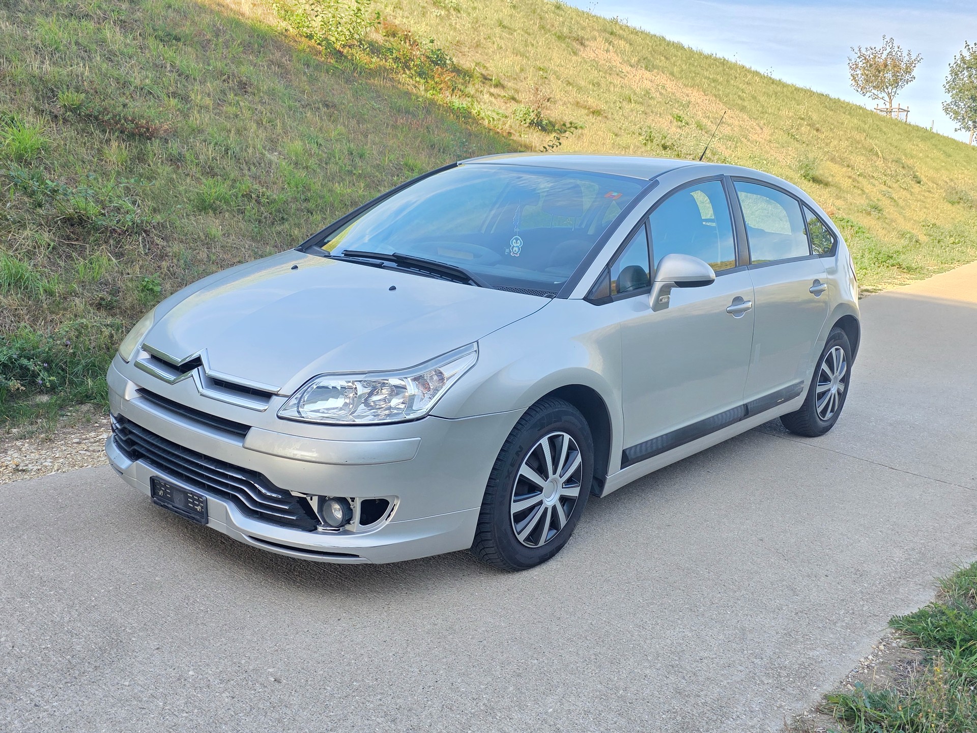 CITROEN C4 Berline 1.6i 16V VTR-image-0