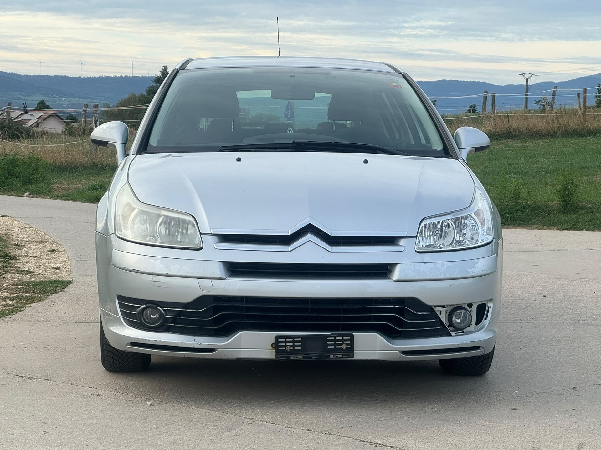 CITROEN C4 Berline 1.6i 16V VTR-image-1