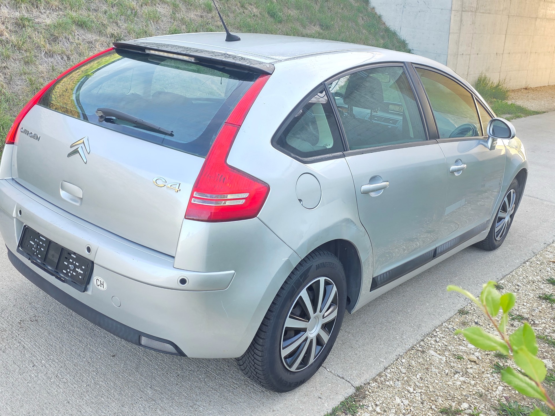 CITROEN C4 Berline 1.6i 16V VTR-image-3