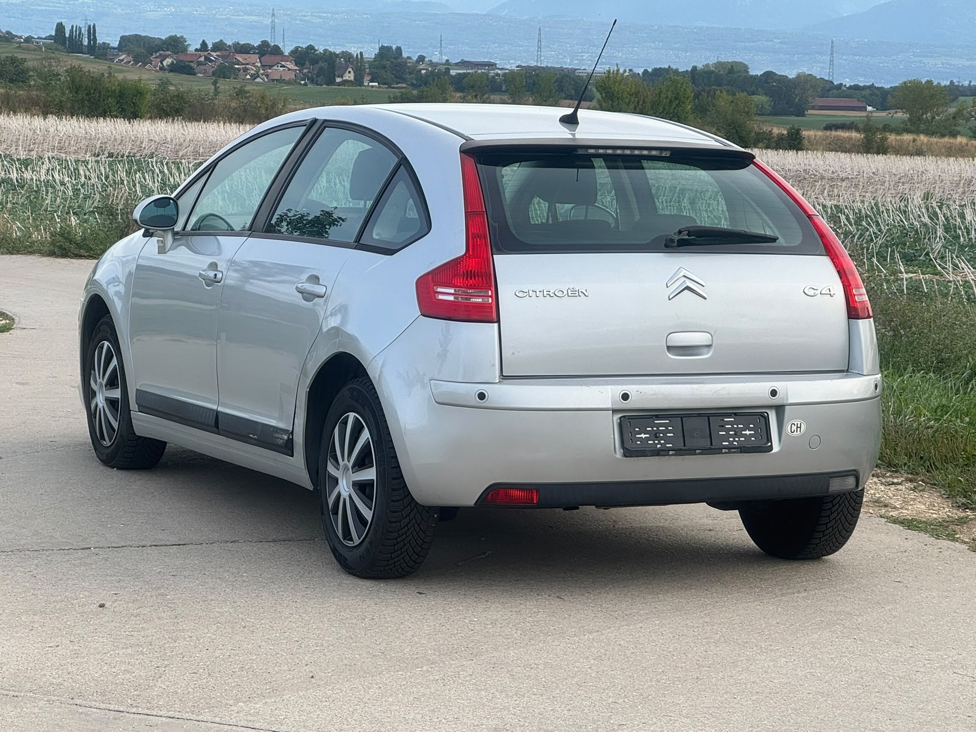 CITROEN C4 Berline 1.6i 16V VTR-image-3