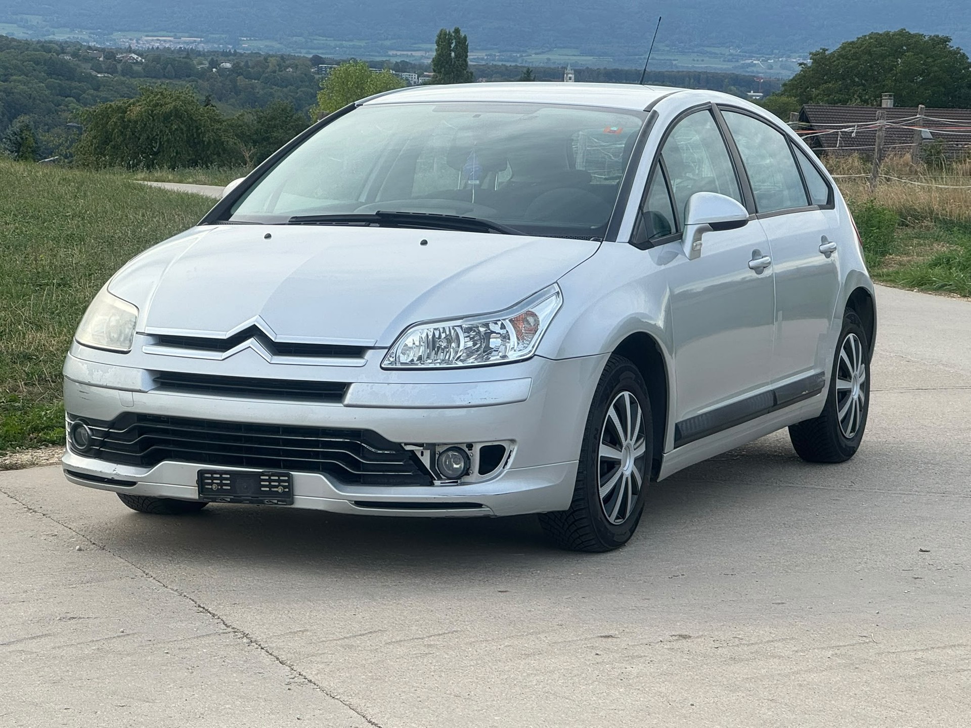 CITROEN C4 Berline 1.6i 16V VTR-image-4