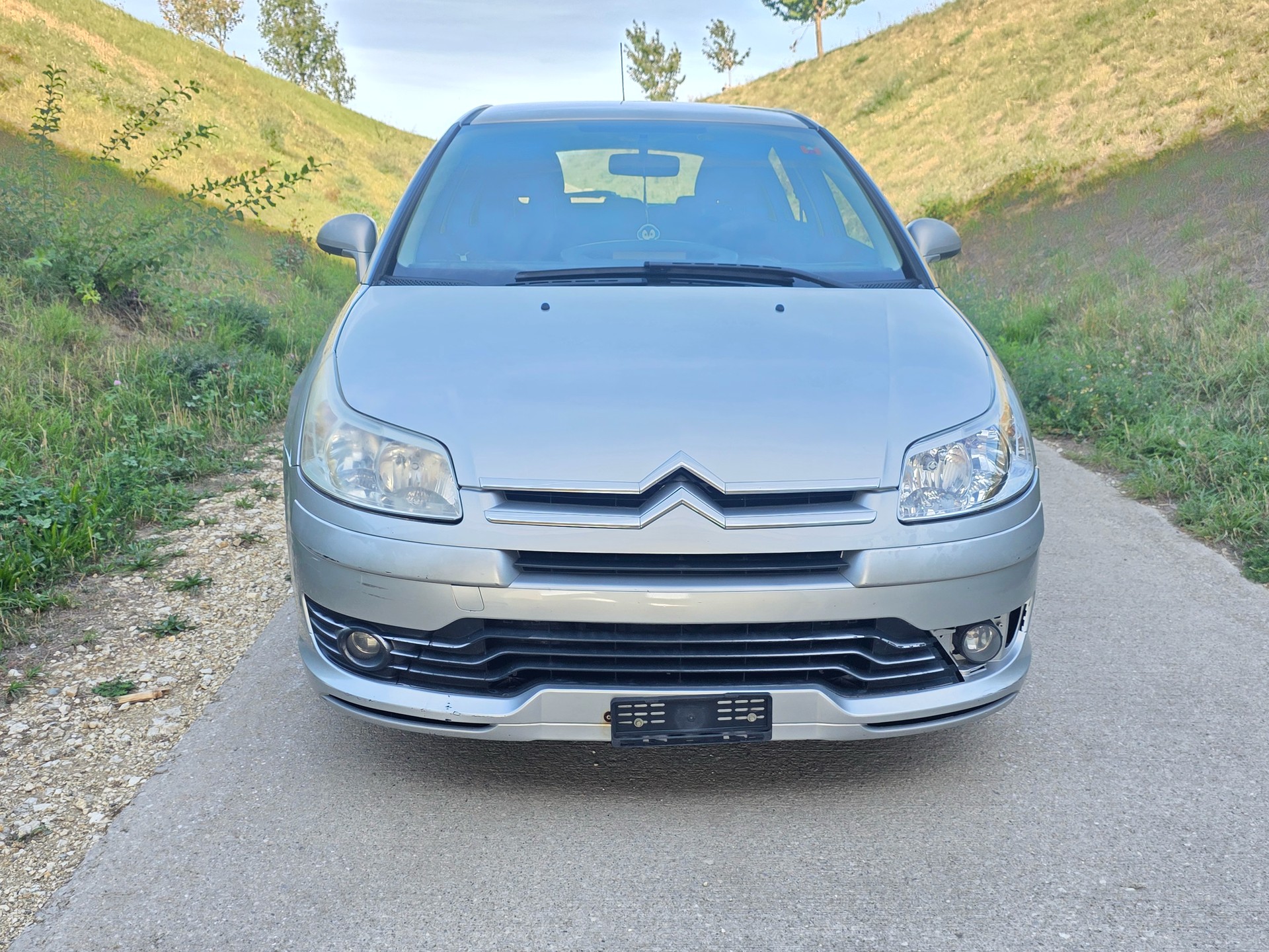 CITROEN C4 Berline 1.6i 16V VTR-image-1