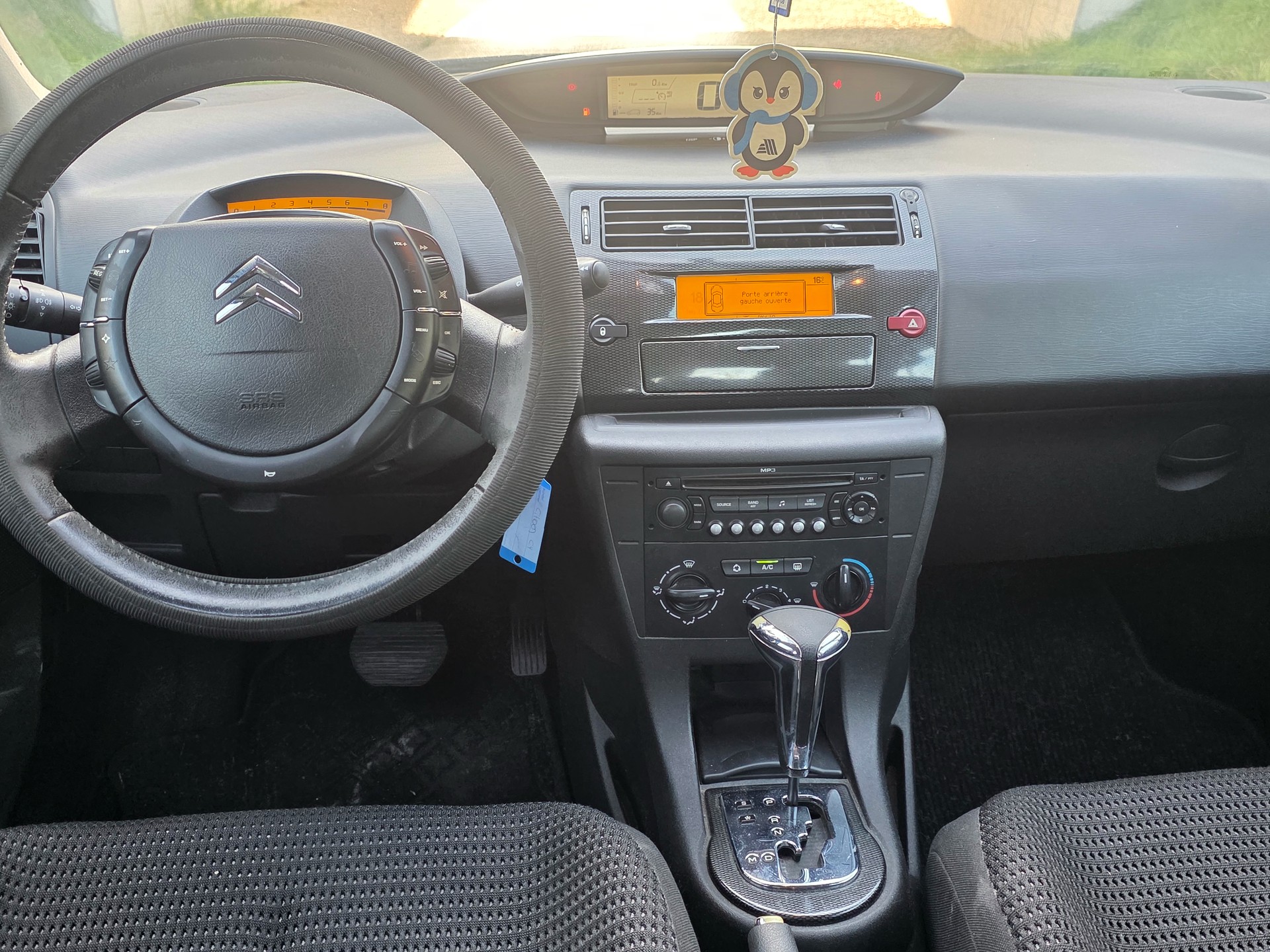 CITROEN C4 Berline 1.6i 16V VTR-image-6