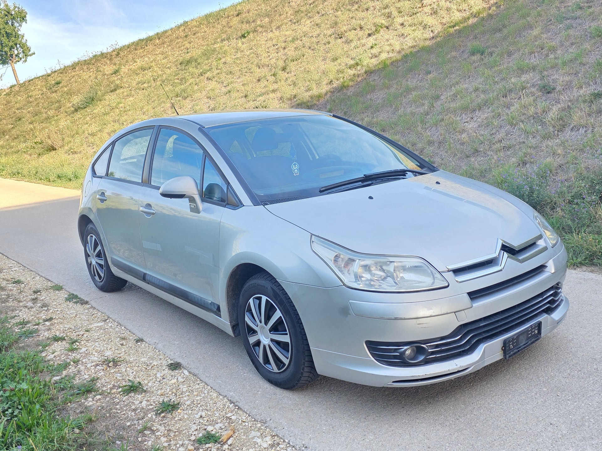 CITROEN C4 Berline 1.6i 16V VTR-image-2