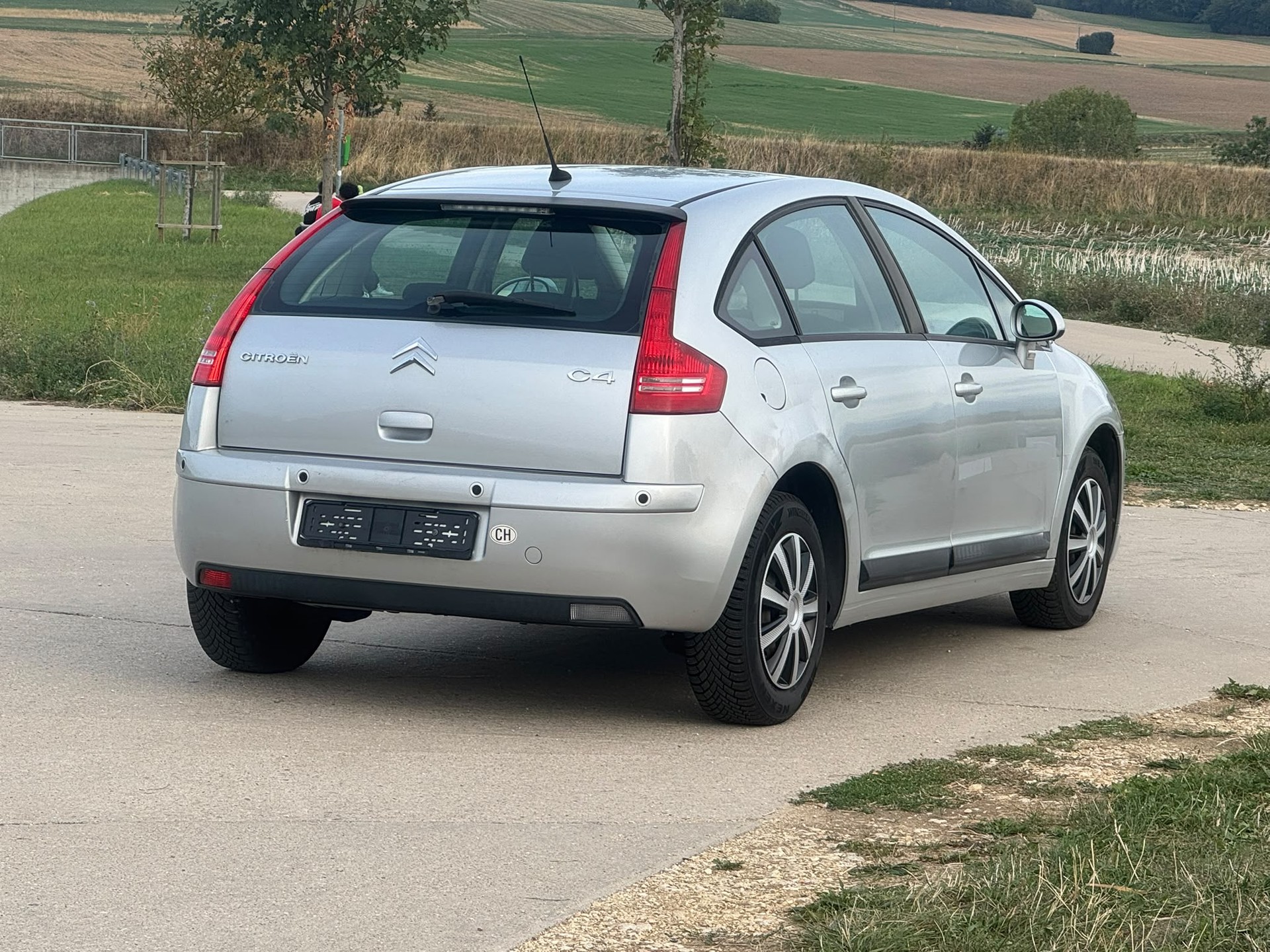 CITROEN C4 Berline 1.6i 16V VTR-image-2