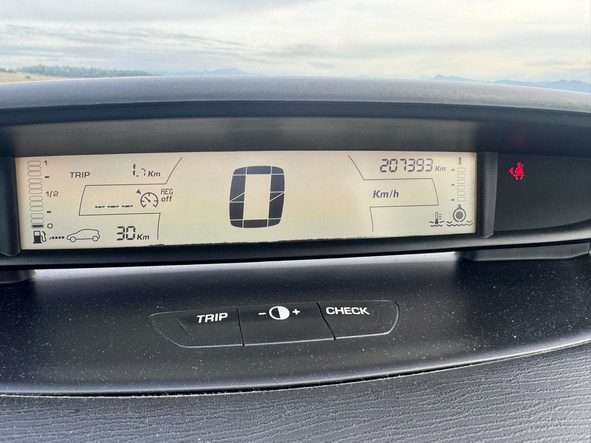 CITROEN C4 Berline 1.6i 16V VTR-image-8