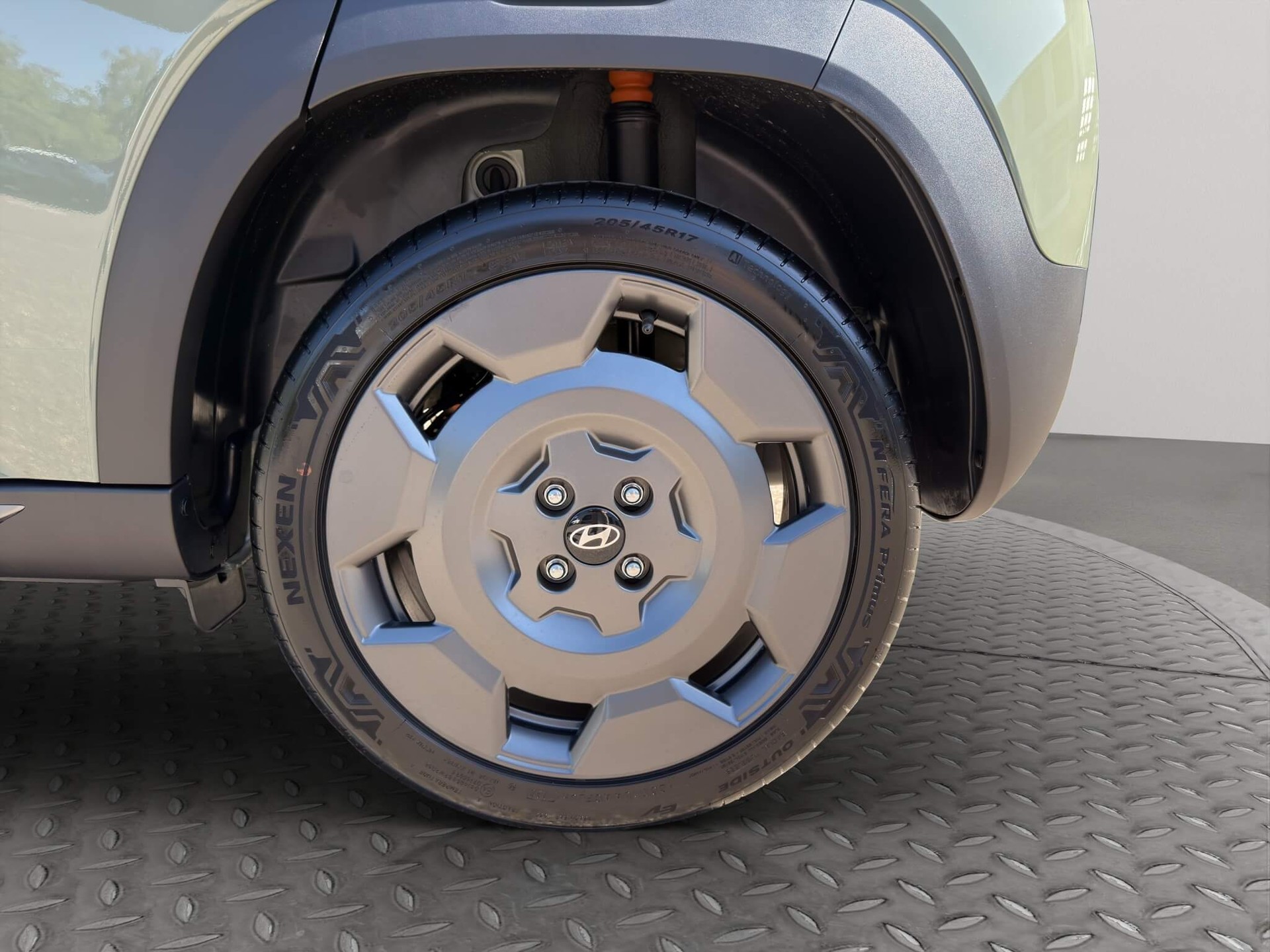 HYUNDAI Inster 49 kWh Electric Vertex Cross-image-4